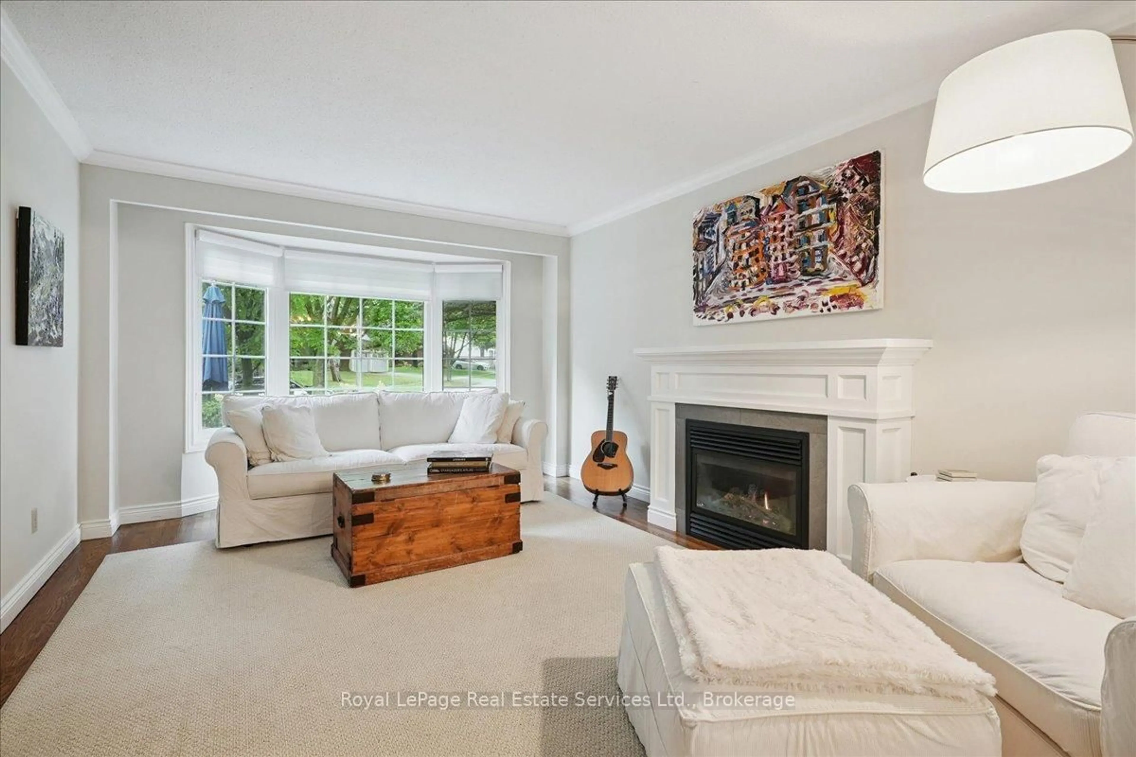 Living room with furniture, ceramic/tile floor for 215 Weldon Ave, Oakville Ontario L6K 2H9