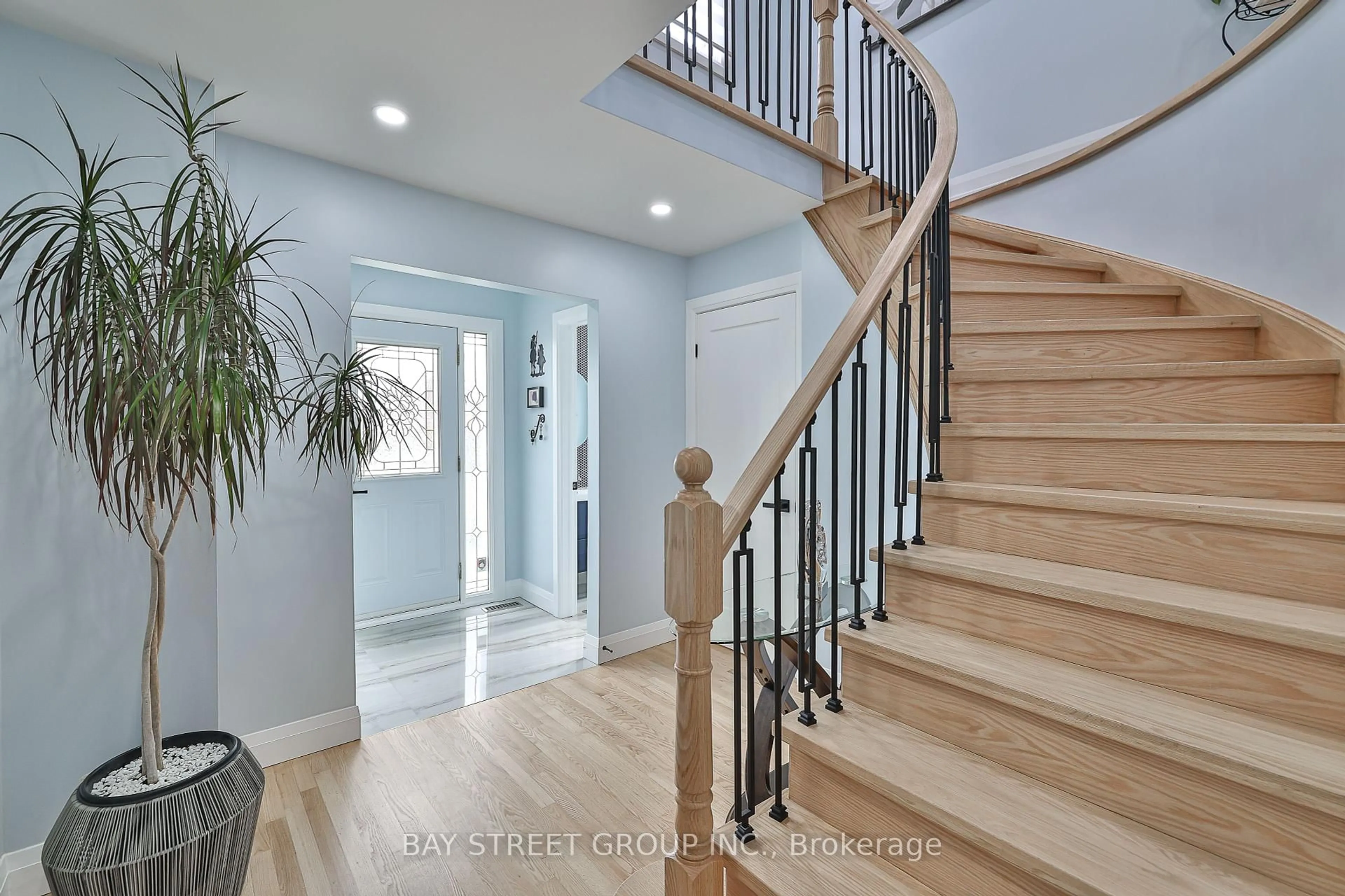 Indoor entryway for 4277 Torino Cres, Mississauga Ontario L4W 3T4