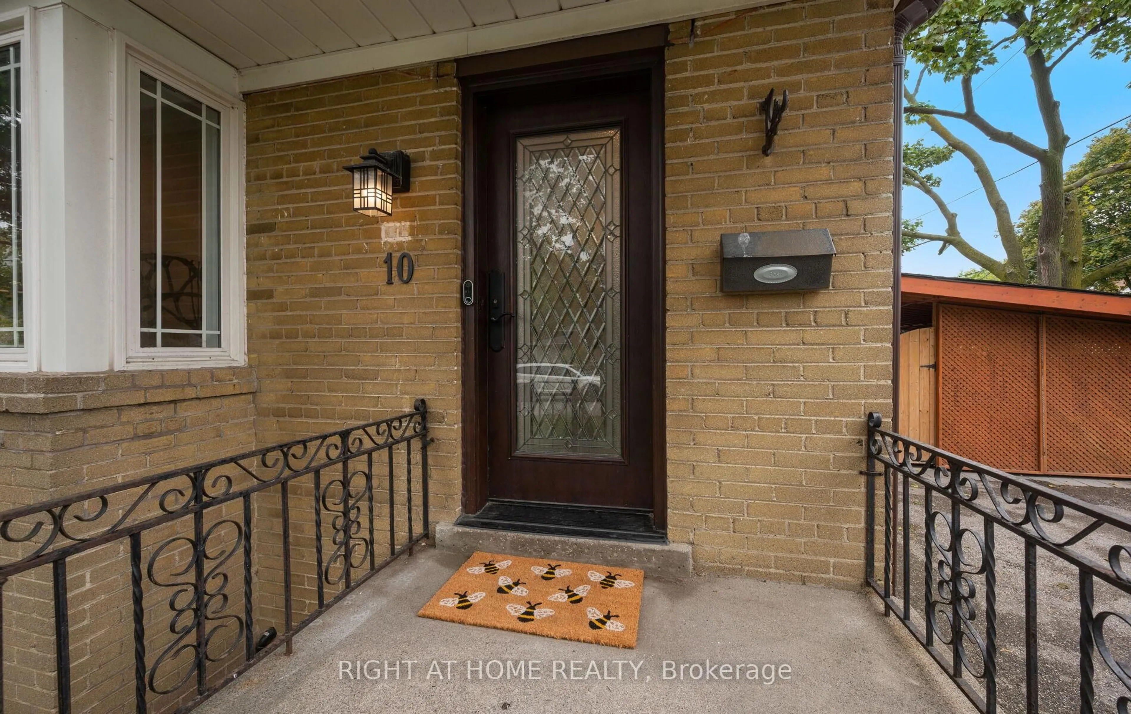 Indoor entryway for 10 Lady York Ave, Toronto Ontario M6B 2A9