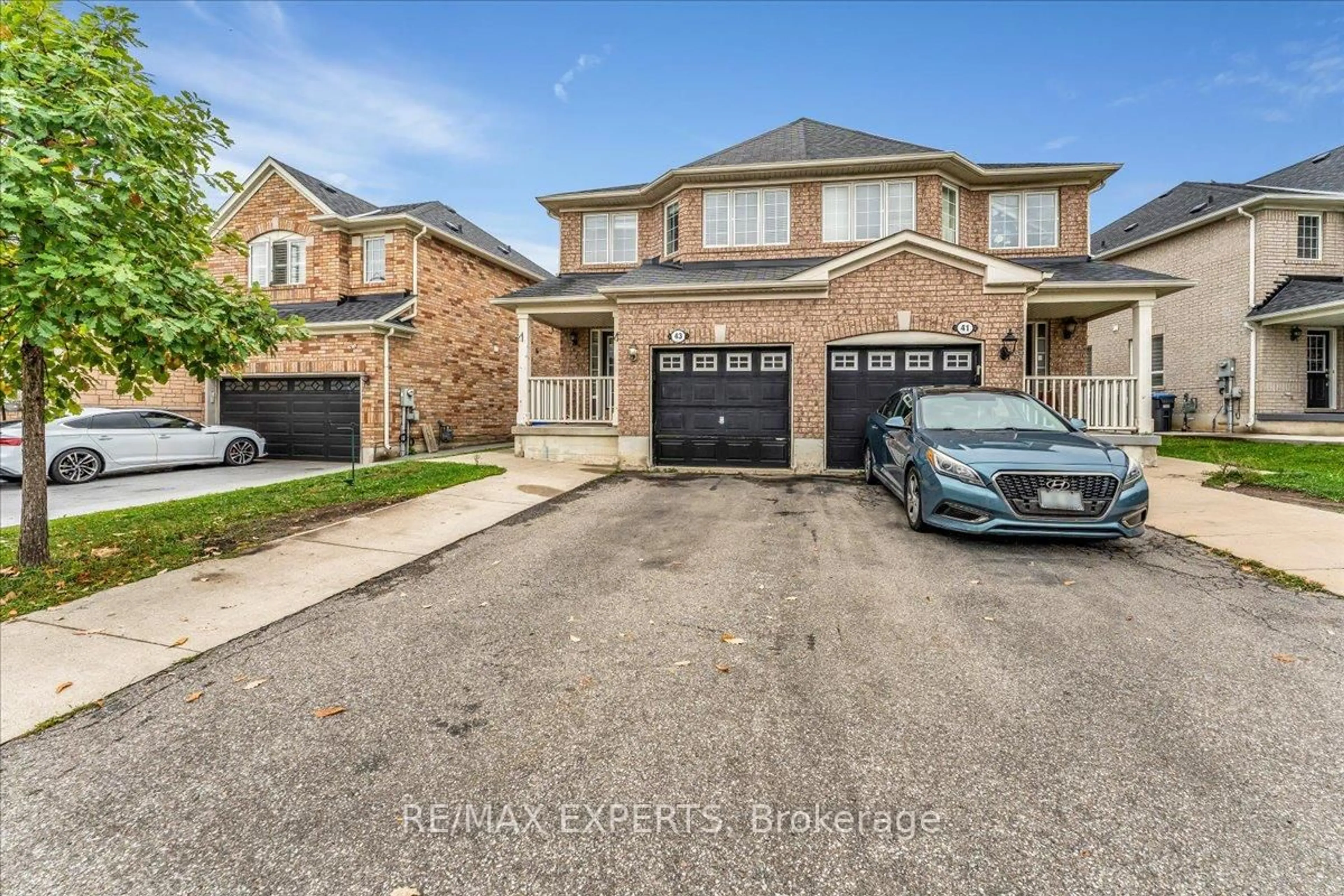 Home with brick exterior material, street for 43 Jingle Cres, Brampton Ontario L6S 0A8
