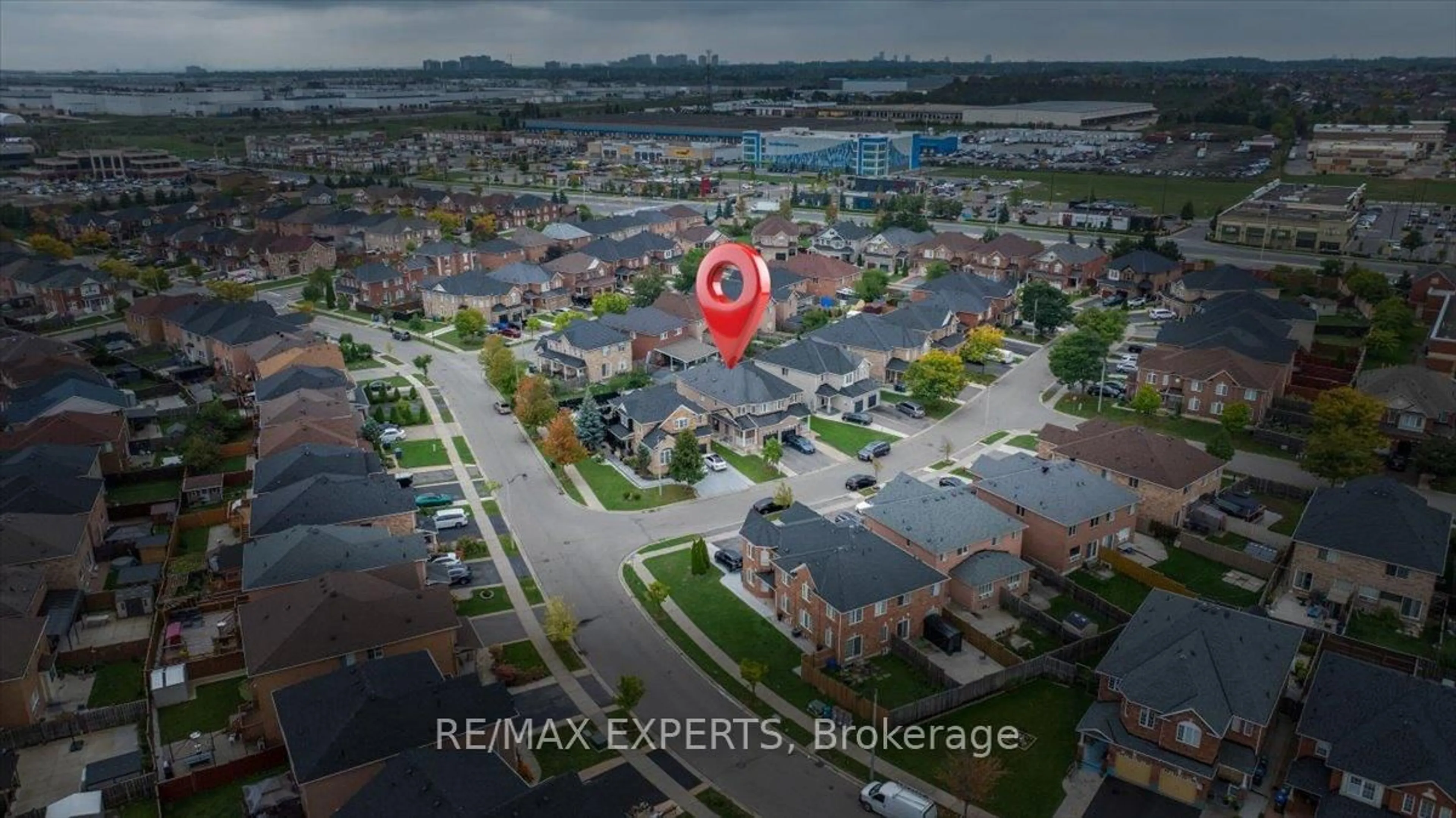 A pic from outside/outdoor area/front of a property/back of a property/a pic from drone, street for 43 Jingle Cres, Brampton Ontario L6S 0A8