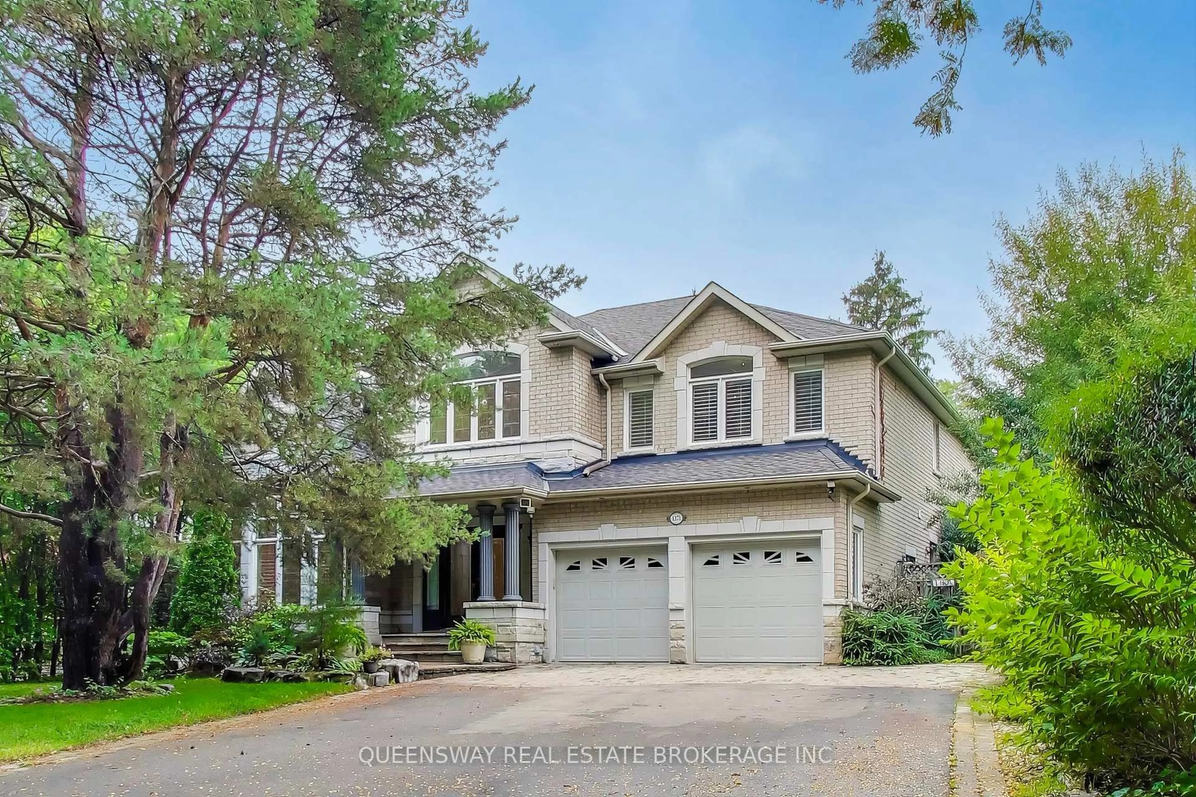 Home with vinyl exterior material, street for 1371 Chriseden Dr, Mississauga Ontario L5H 1V1