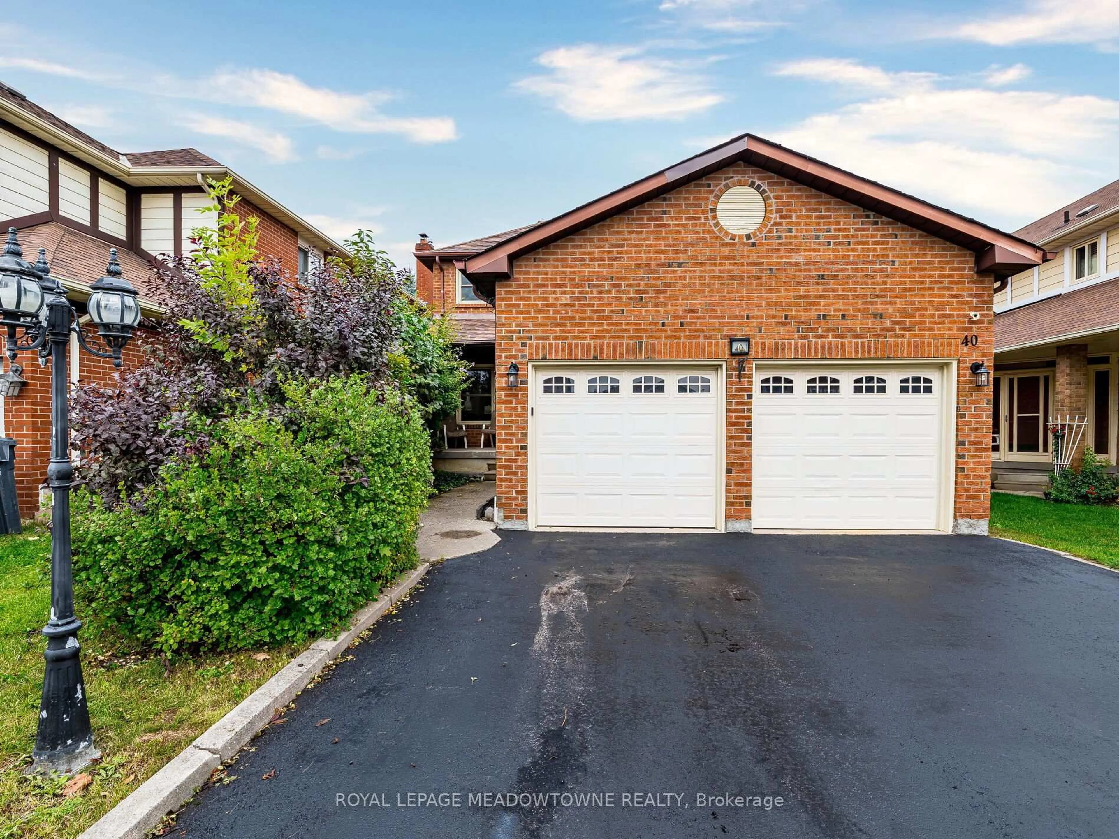 Home with brick exterior material, street for 40 Lord Simcoe Dr, Brampton Ontario L6S 5H3