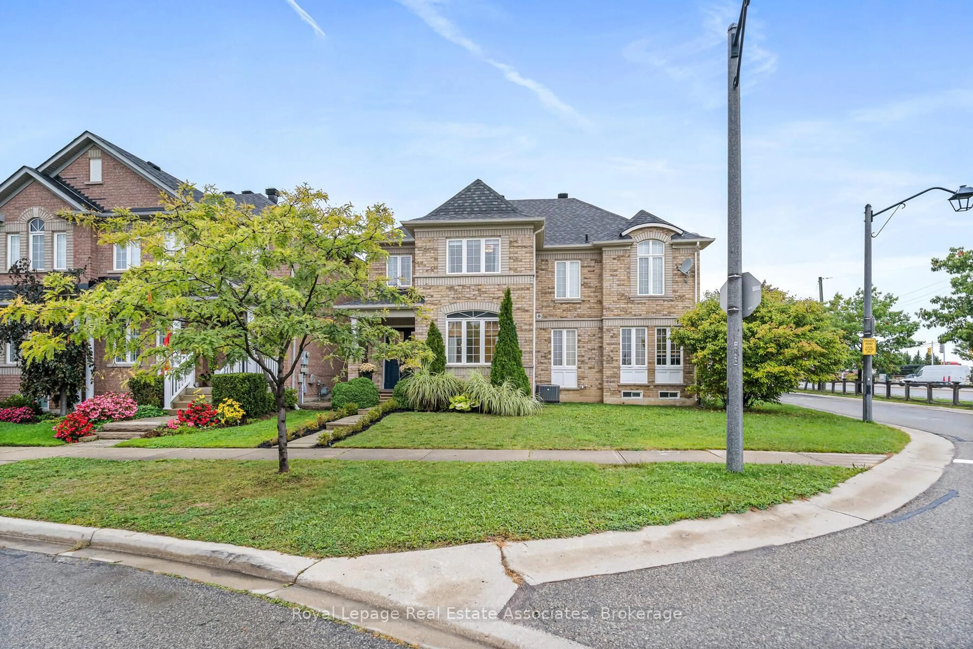 Home with brick exterior material, street for 17 Snowberry Cres, Halton Hills Ontario L7G 6M4
