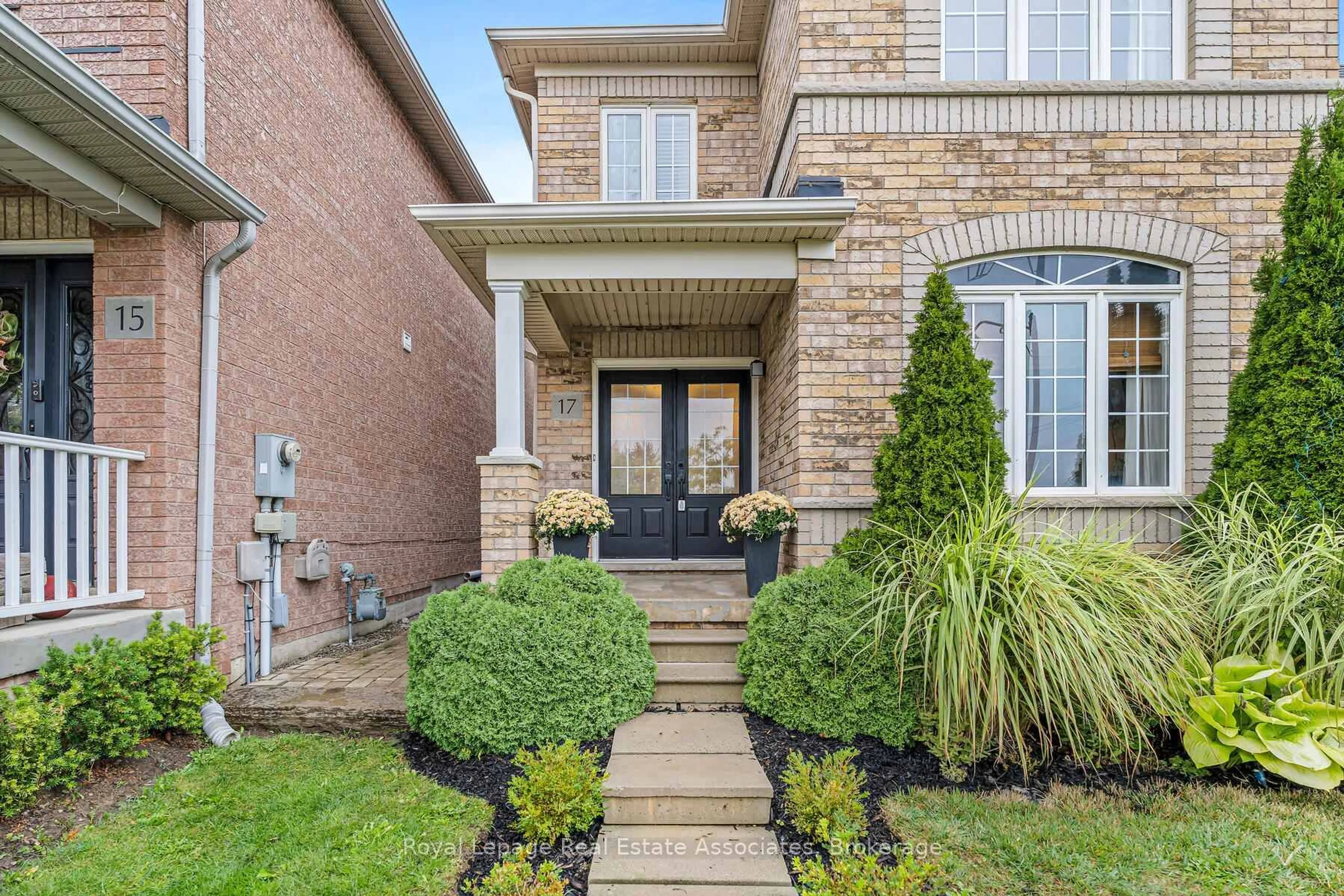 Home with brick exterior material, street for 17 Snowberry Cres, Halton Hills Ontario L7G 6M4