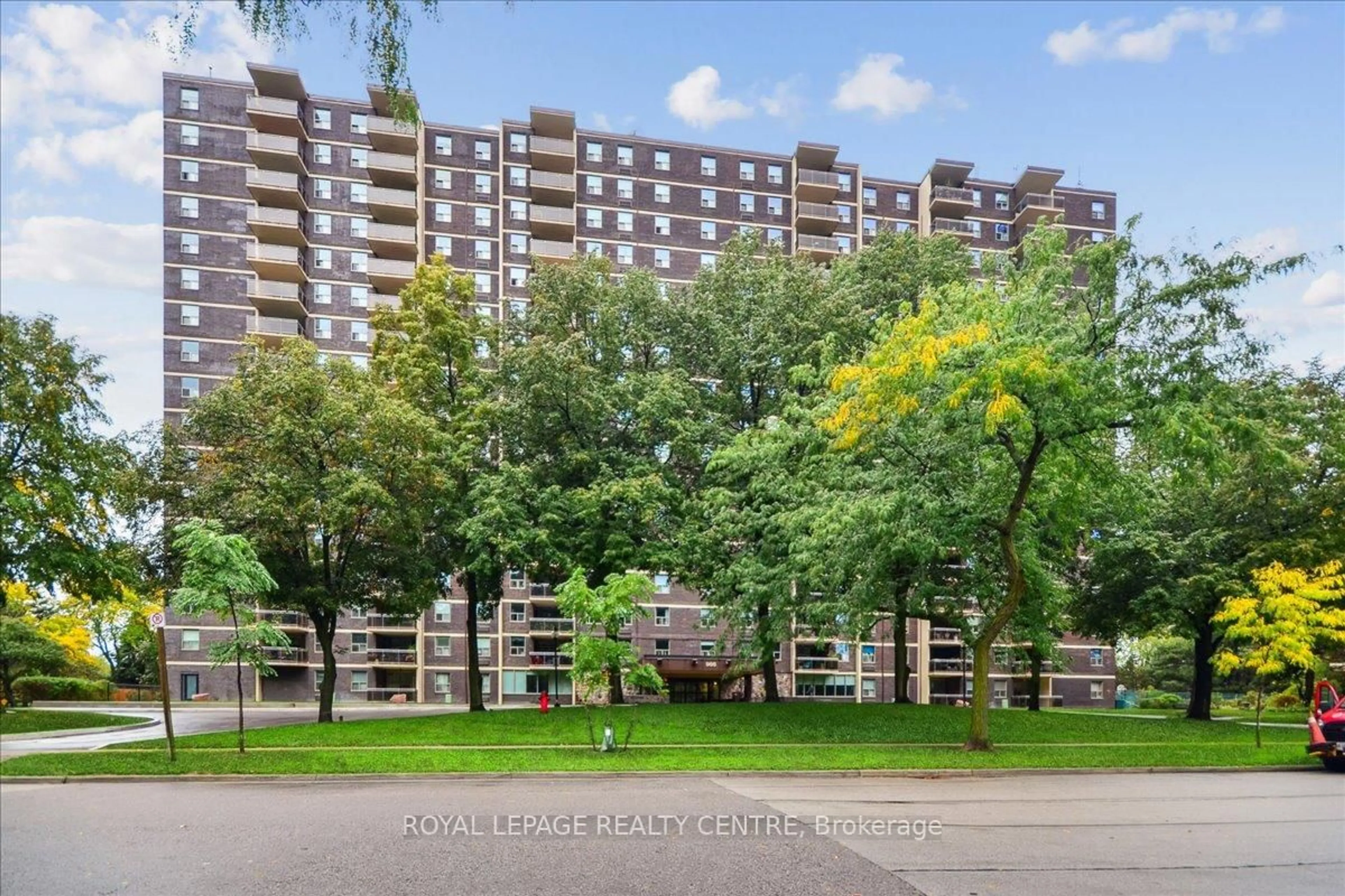 A pic from outside/outdoor area/front of a property/back of a property/a pic from drone, street for 966 Inverhouse Dr #907, Mississauga Ontario L5V 4B6