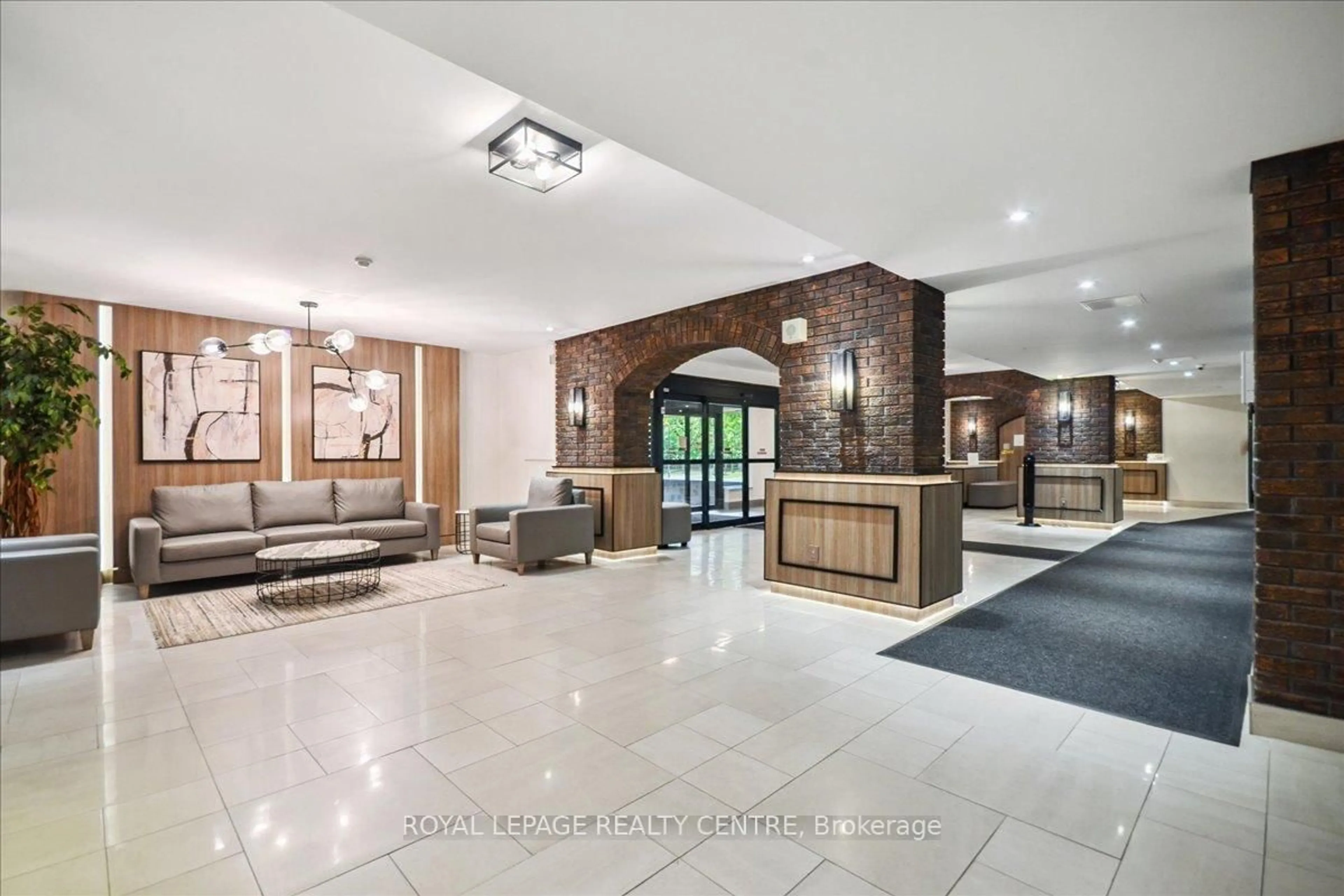 Lobby for 966 Inverhouse Dr #907, Mississauga Ontario L5V 4B6