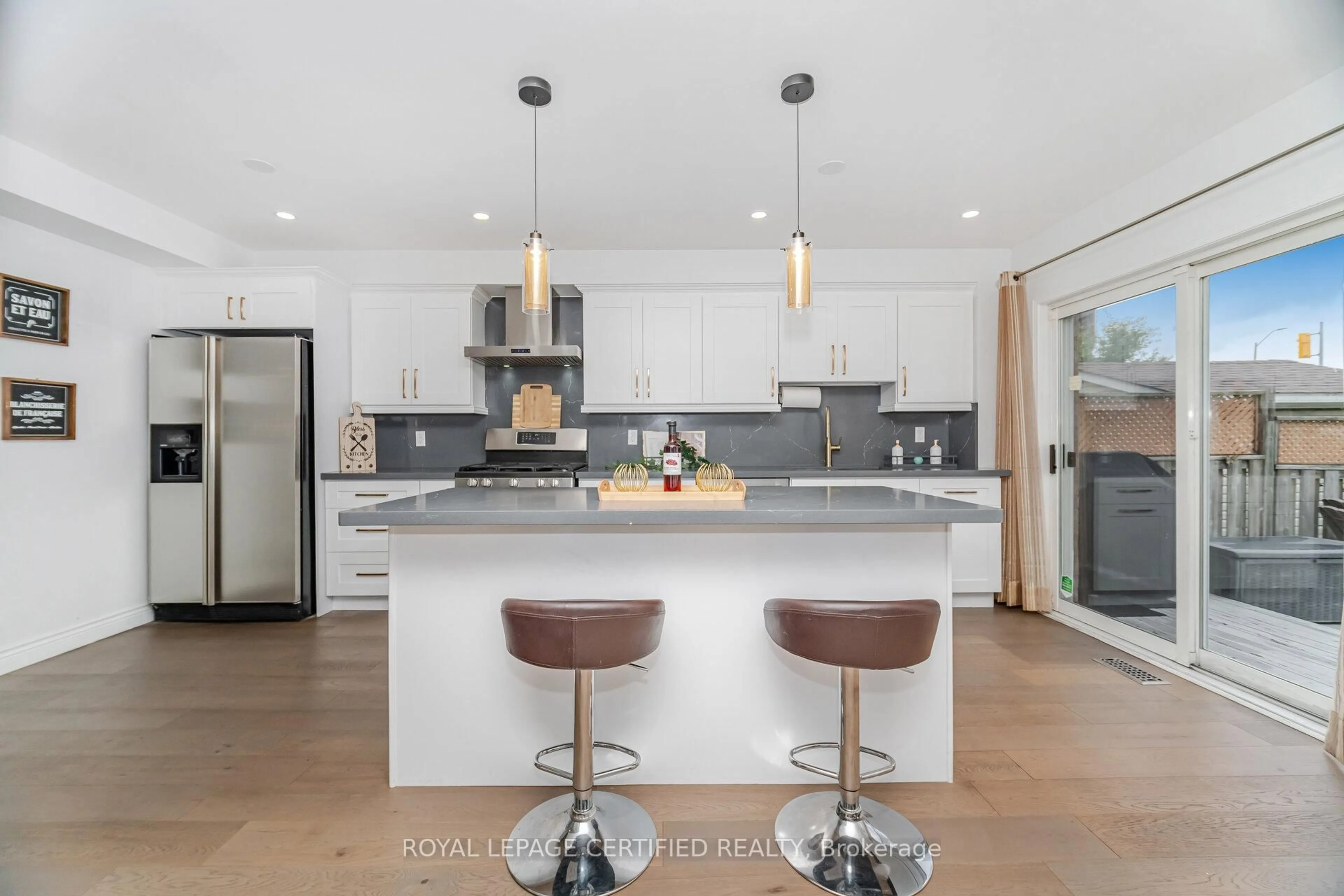 Contemporary kitchen, ceramic/tile floor for 5537 Wilderness Tr, Mississauga Ontario L4Z 4A6