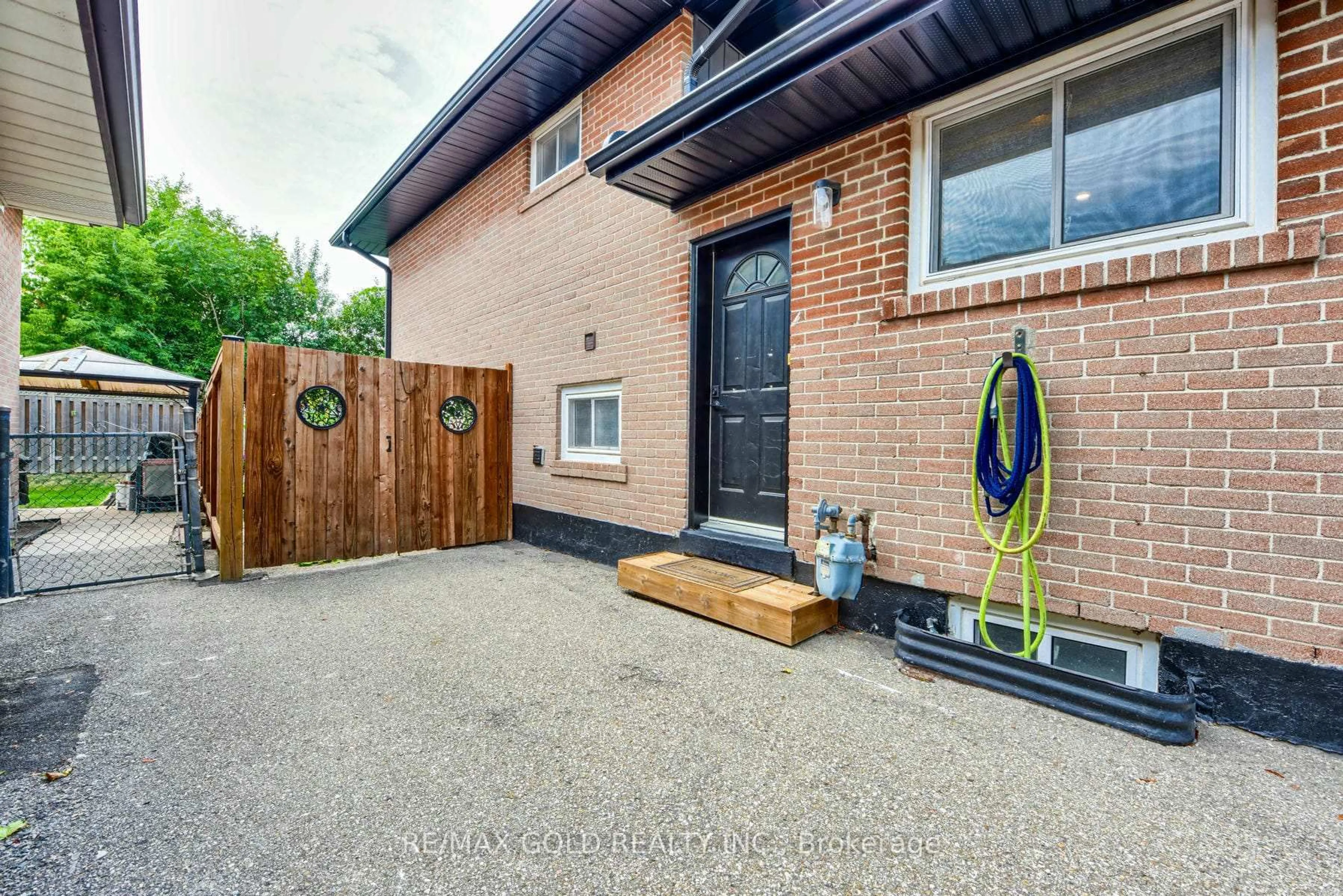 Home with brick exterior material, street for 70 Wilton Dr, Brampton Ontario L6W 3A1