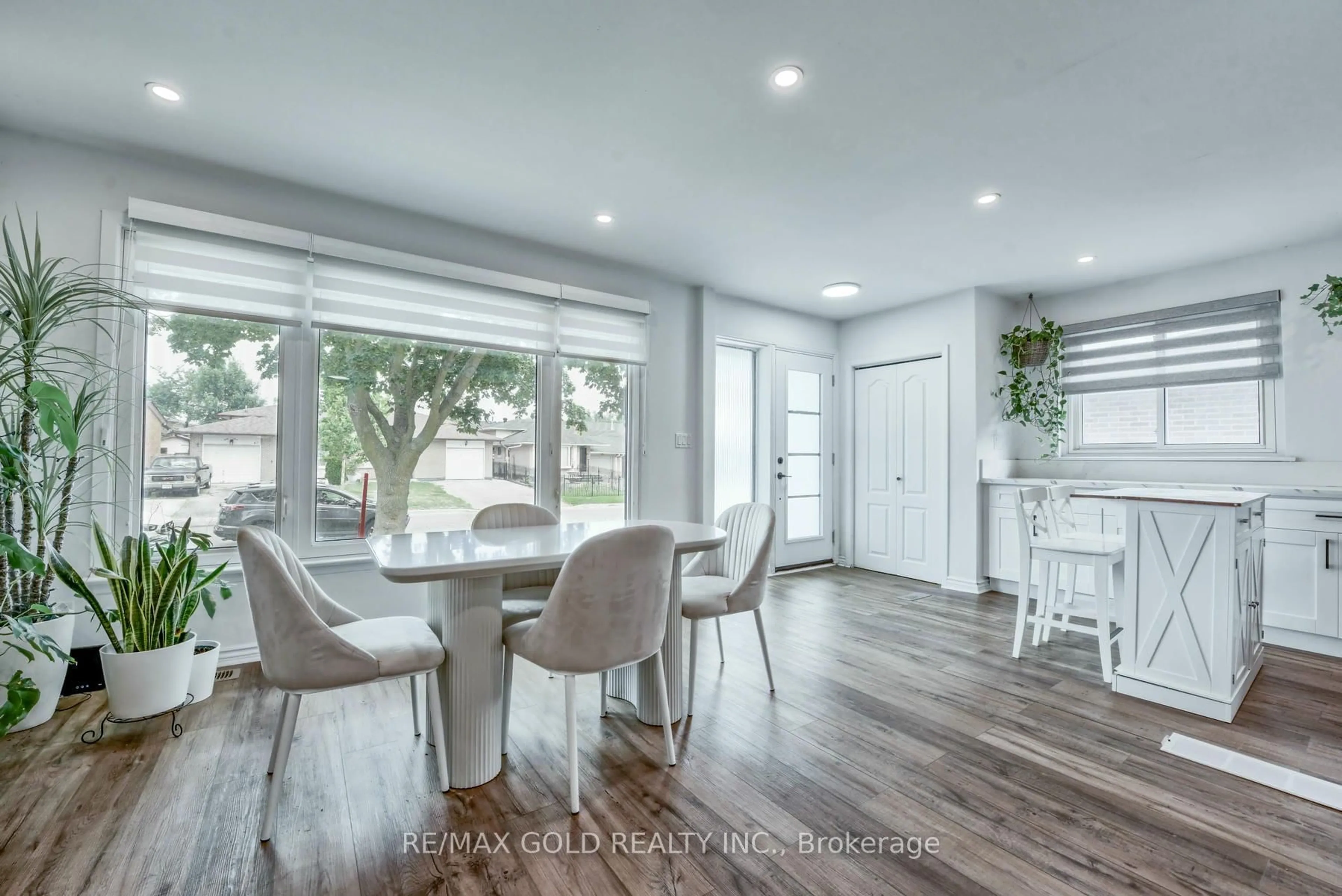 Dining room, wood/laminate floor for 70 Wilton Dr, Brampton Ontario L6W 3A1