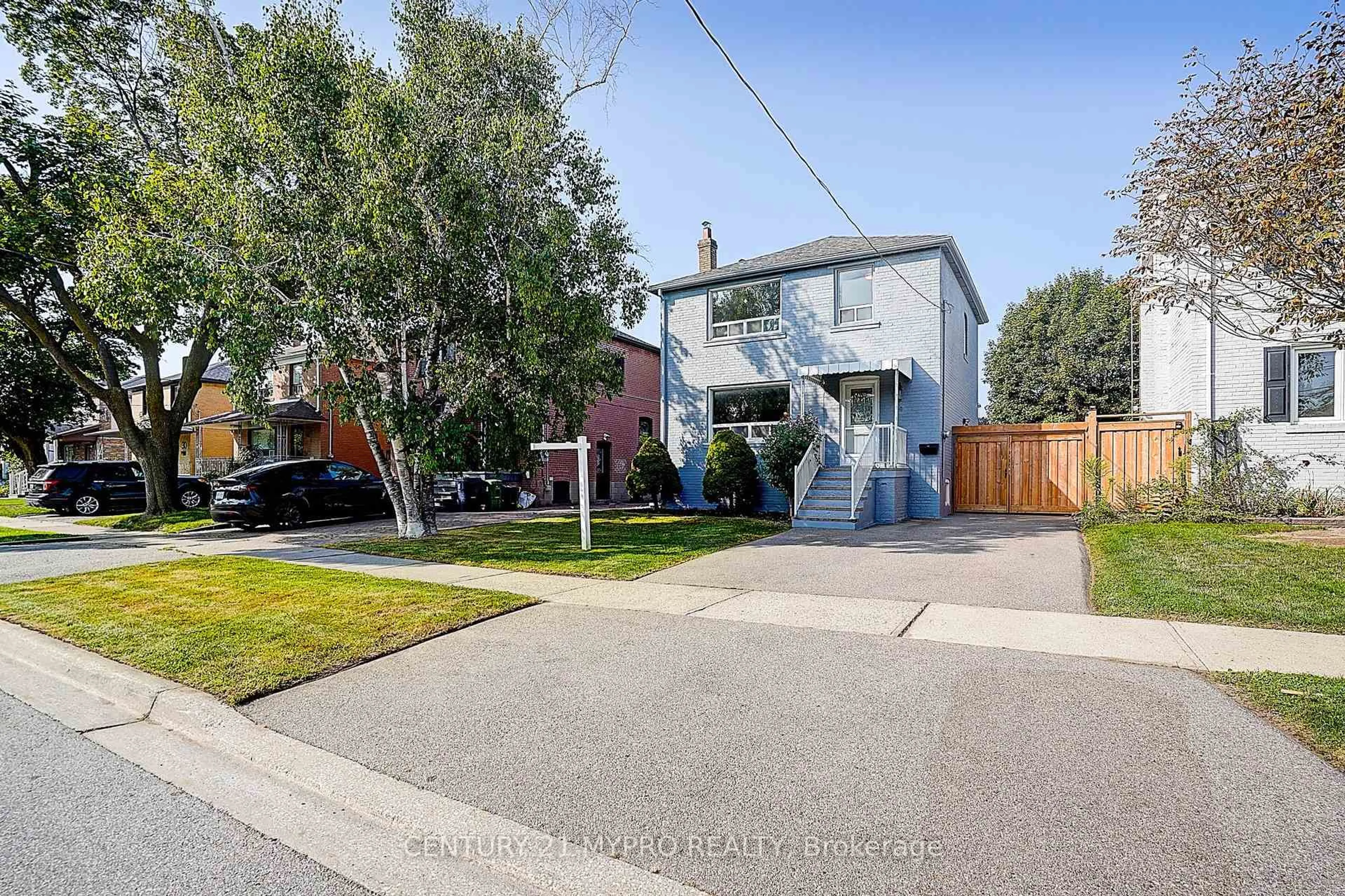 A pic from outside/outdoor area/front of a property/back of a property/a pic from drone, street for 24 Gair Dr, Toronto Ontario M8W 4P4