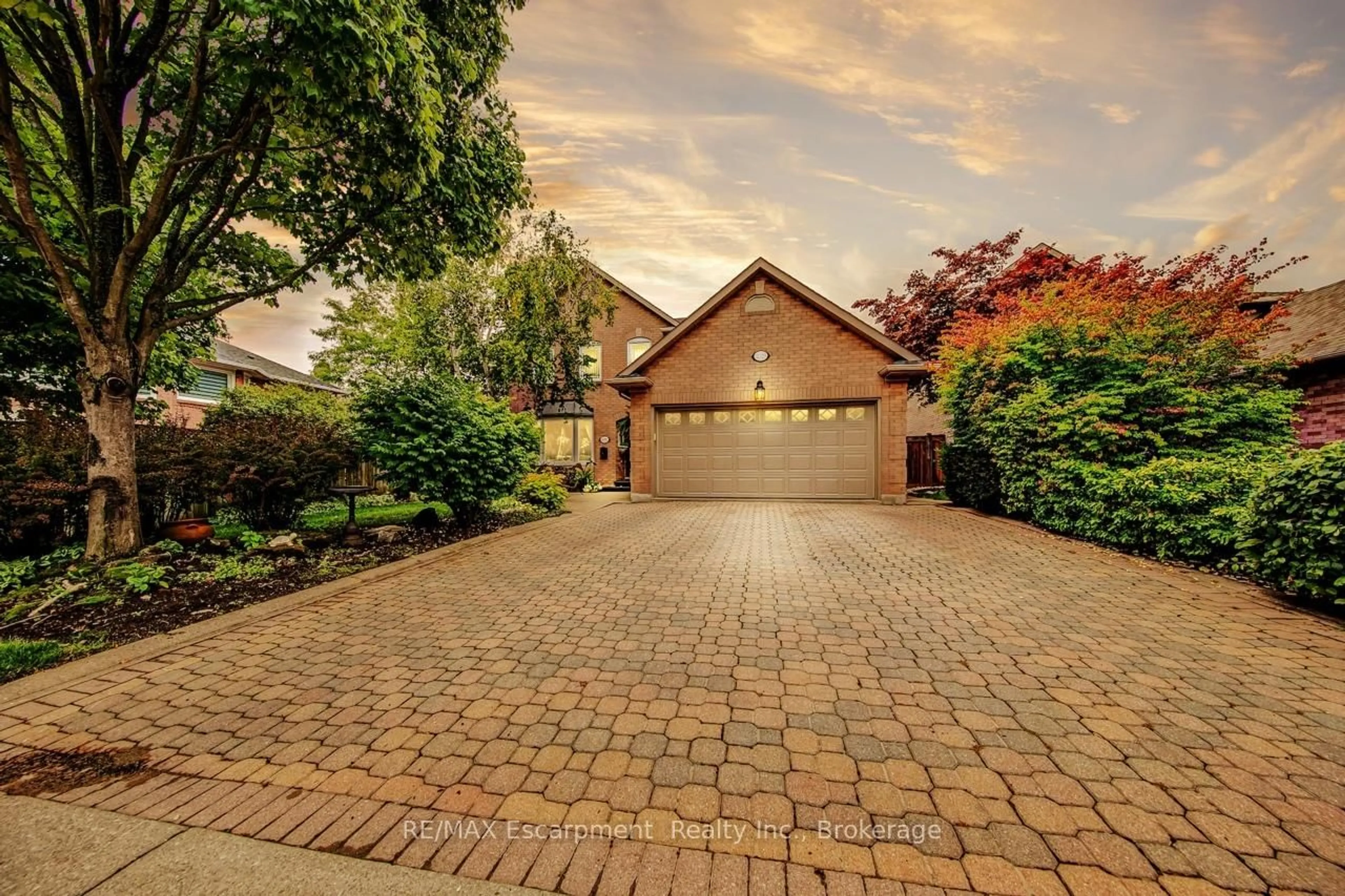 Home with brick exterior material, street for 2029 Banbury Cres, Oakville Ontario L6H 5P9