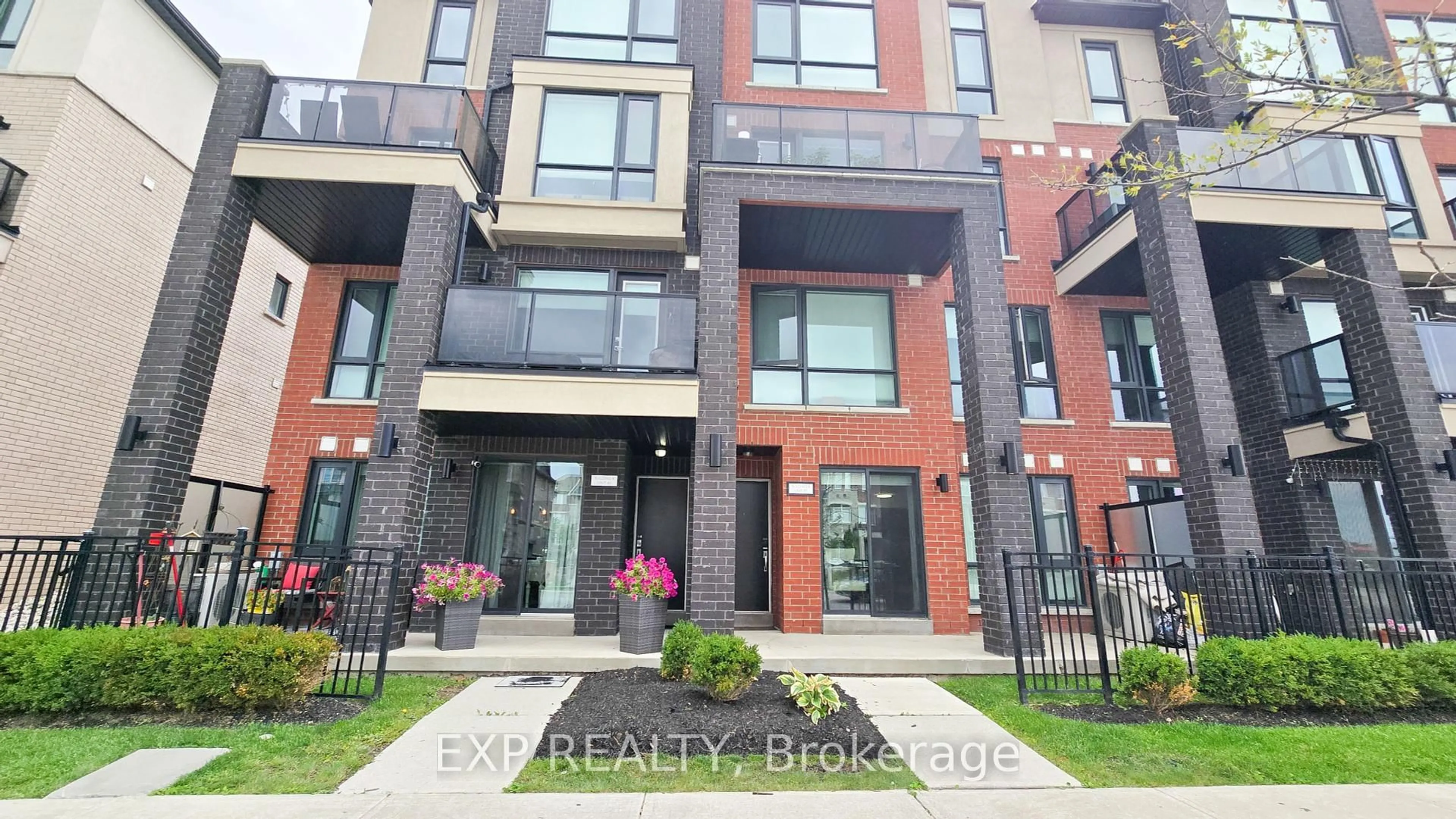 Indoor entryway for 100 Dufay Rd #41, Brampton Ontario L7A 4S3