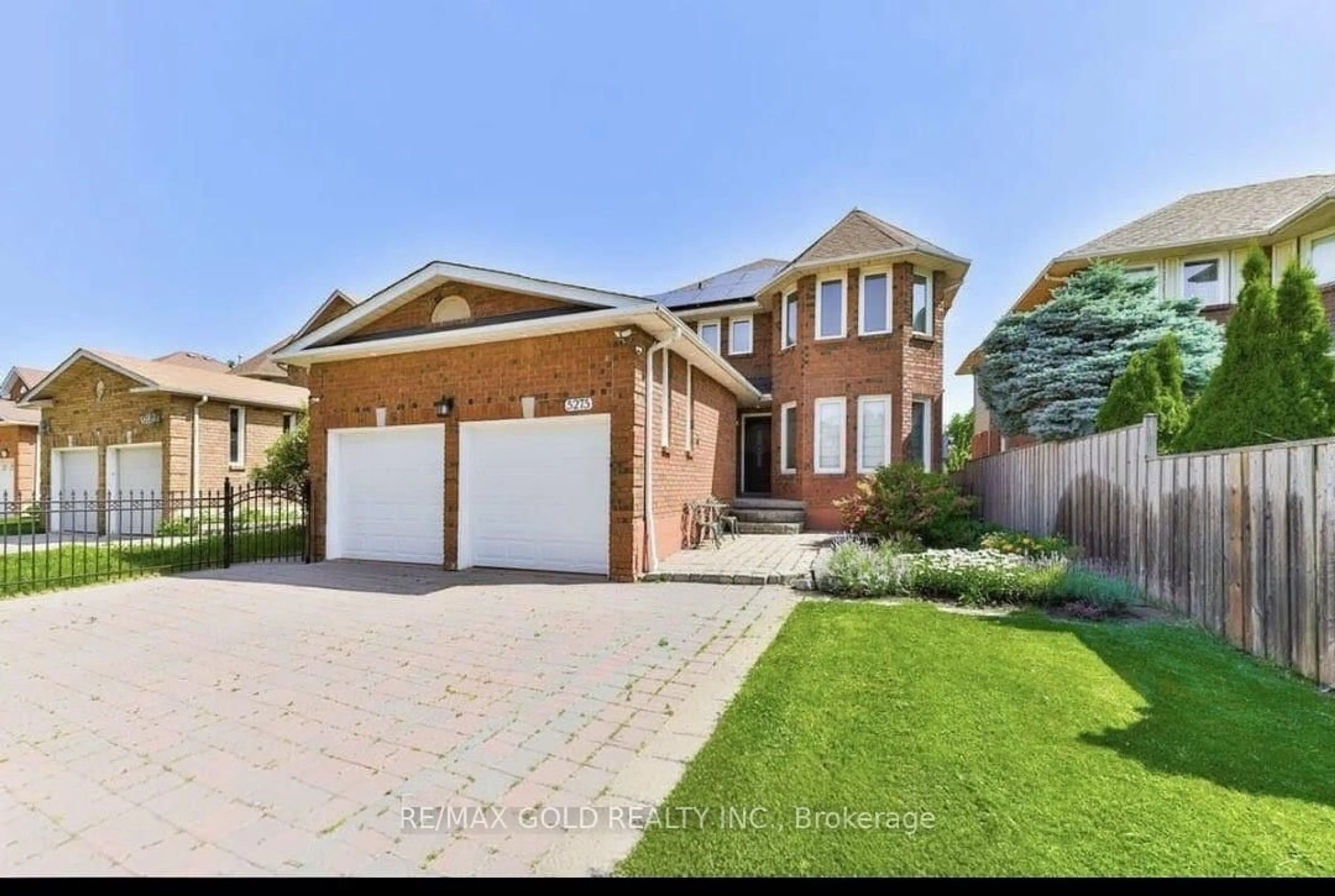 Home with brick exterior material, street for 5275 Thornwood Dr, Mississauga Ontario L4Z 3J3