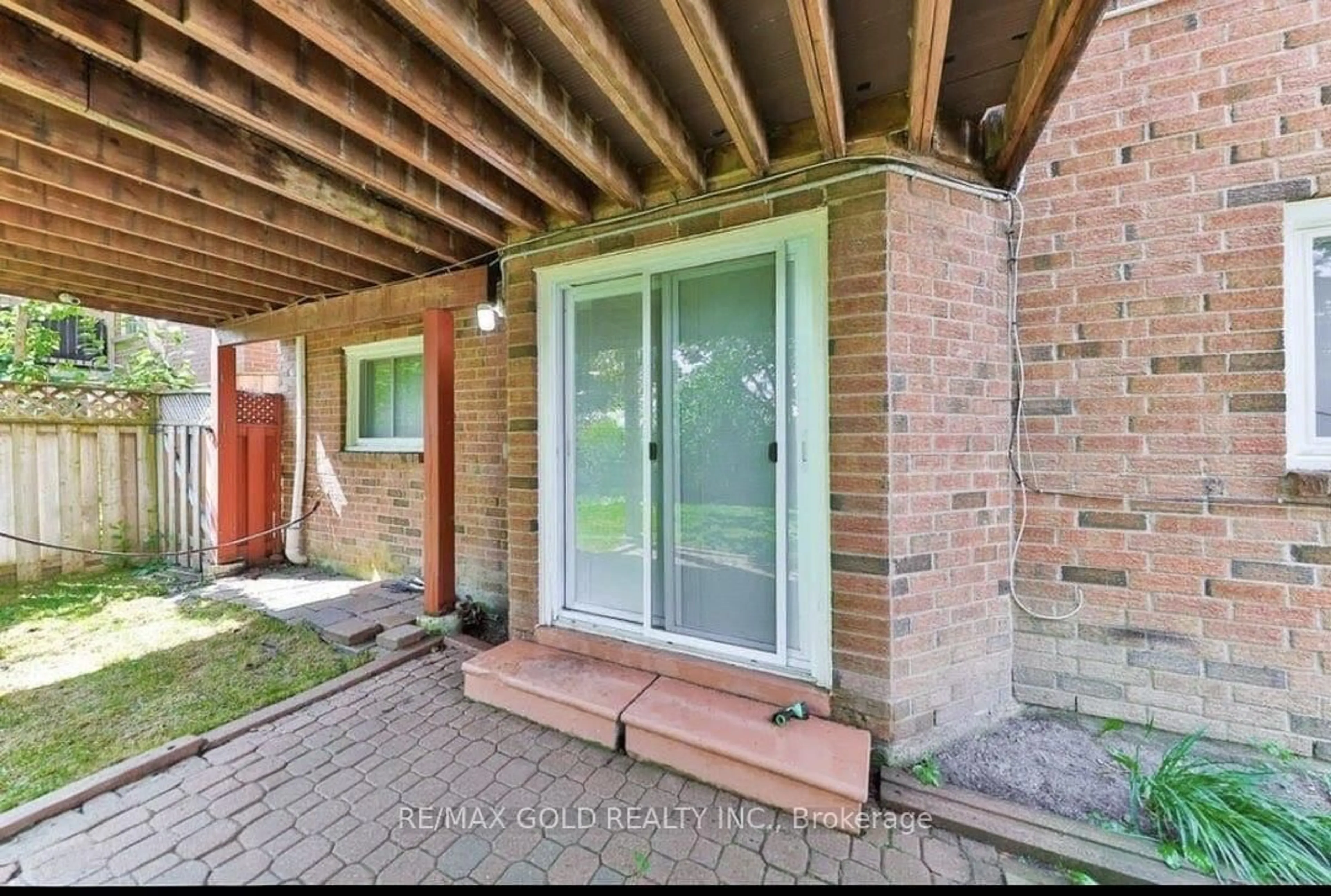 Indoor entryway for 5275 Thornwood Dr, Mississauga Ontario L4Z 3J3