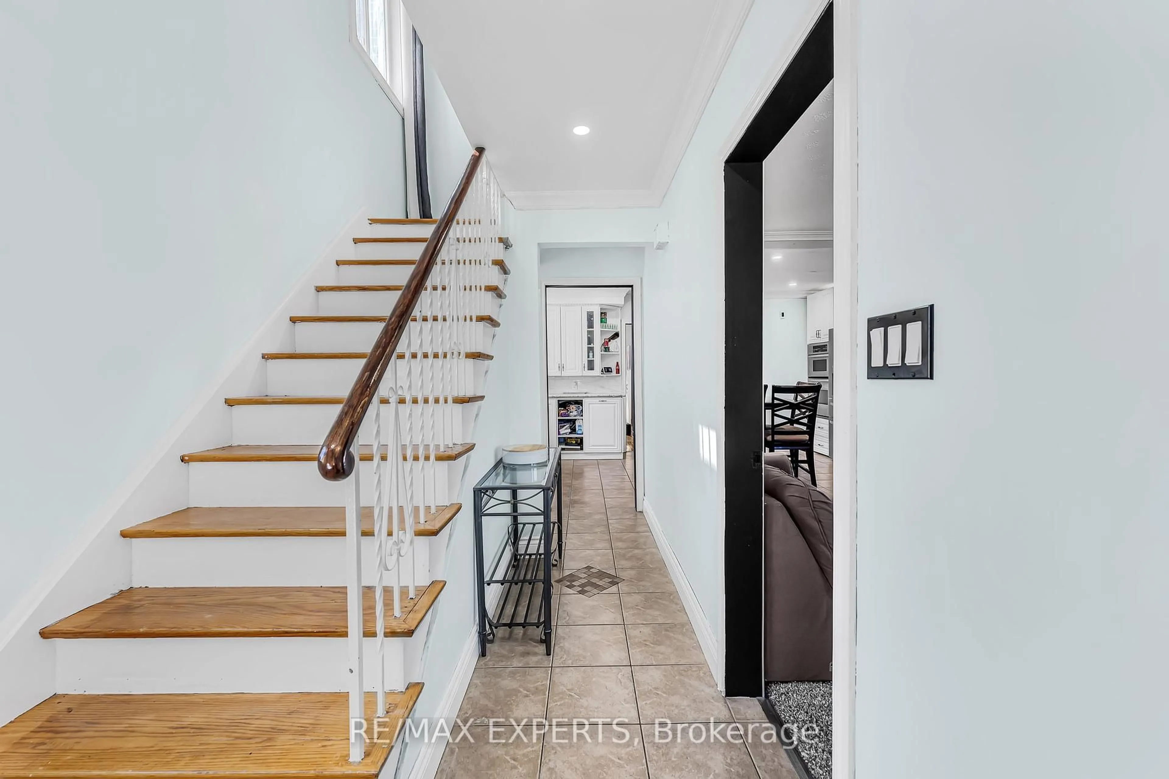 Indoor entryway for 81 Hagar Ave, Toronto Ontario M6N 3V3