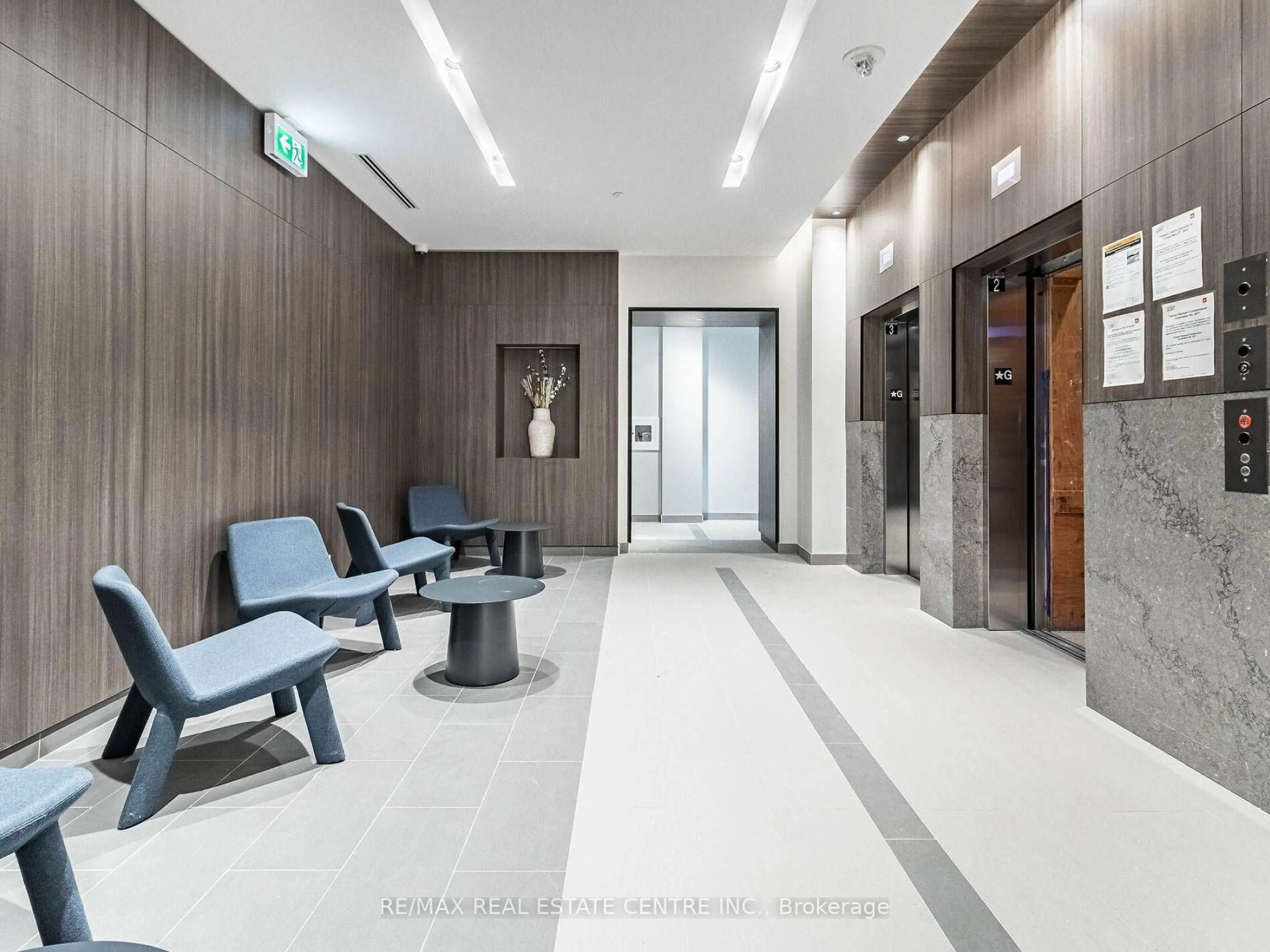 Indoor foyer for 1787 St Clair Ave #429, Toronto Ontario M6N 0B7