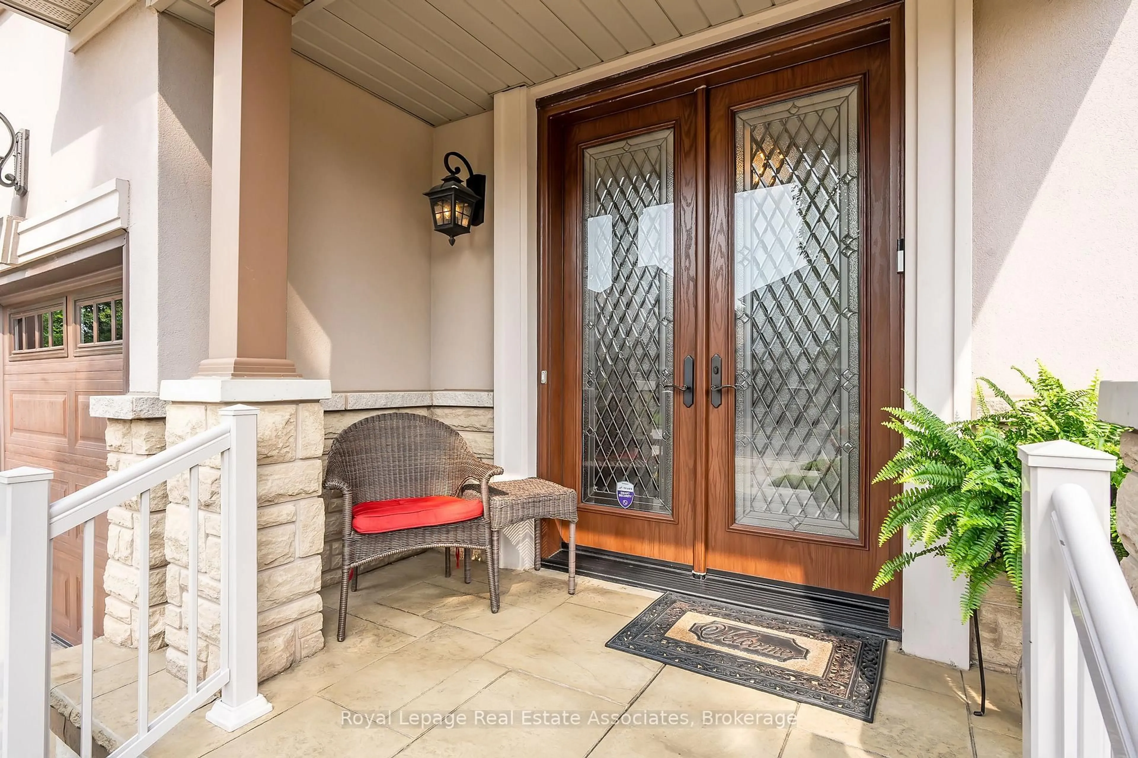Indoor entryway for 2257 Adirondak Tr, Oakville Ontario L6M 4W4
