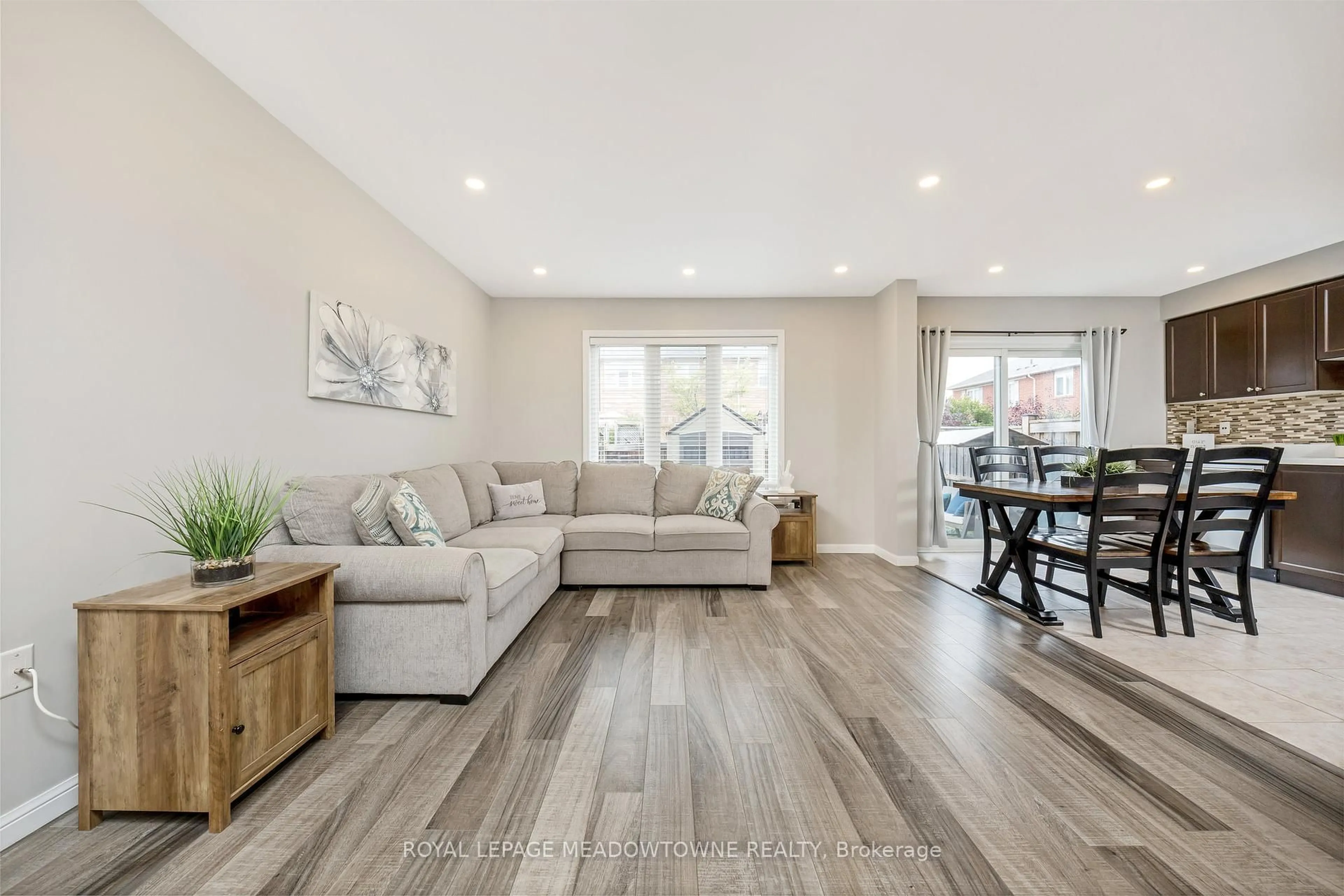 Living room with furniture, unknown for 606 Cargill Path, Milton Ontario L9T 7X2