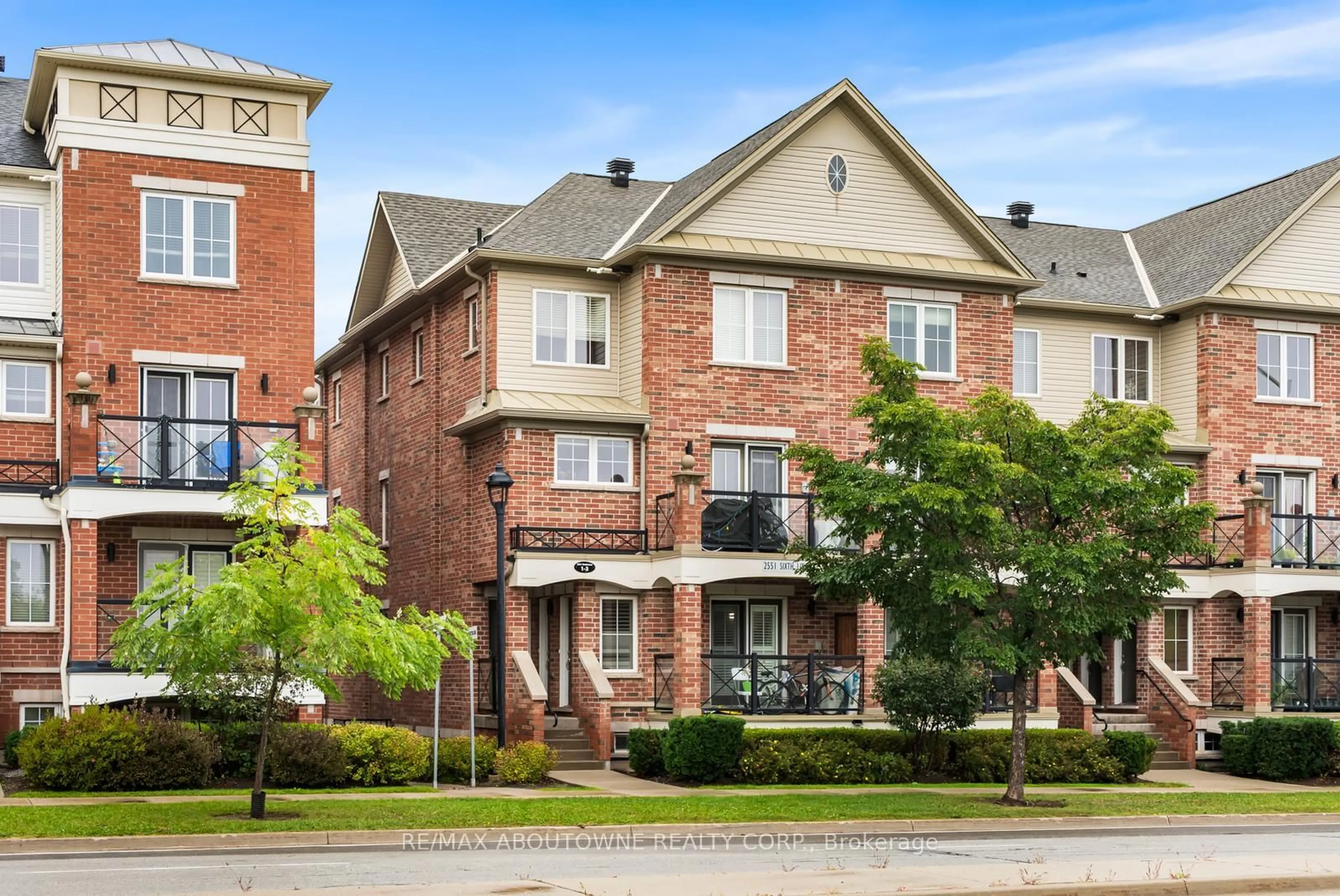 Home with brick exterior material, street for 2551 Sixth Line #3, Oakville Ontario L6H 0H7