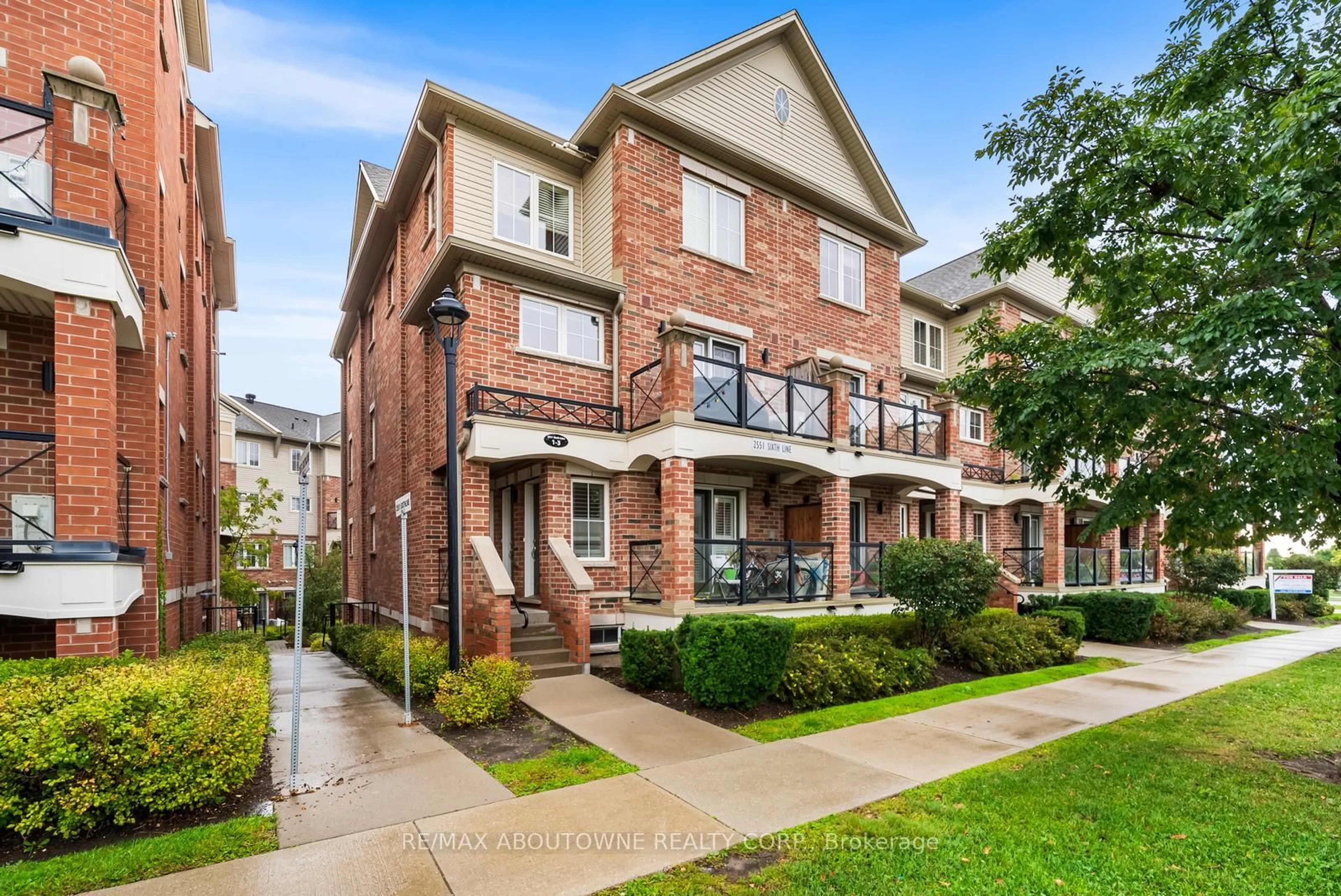 Home with brick exterior material, street for 2551 Sixth Line #3, Oakville Ontario L6H 0H7