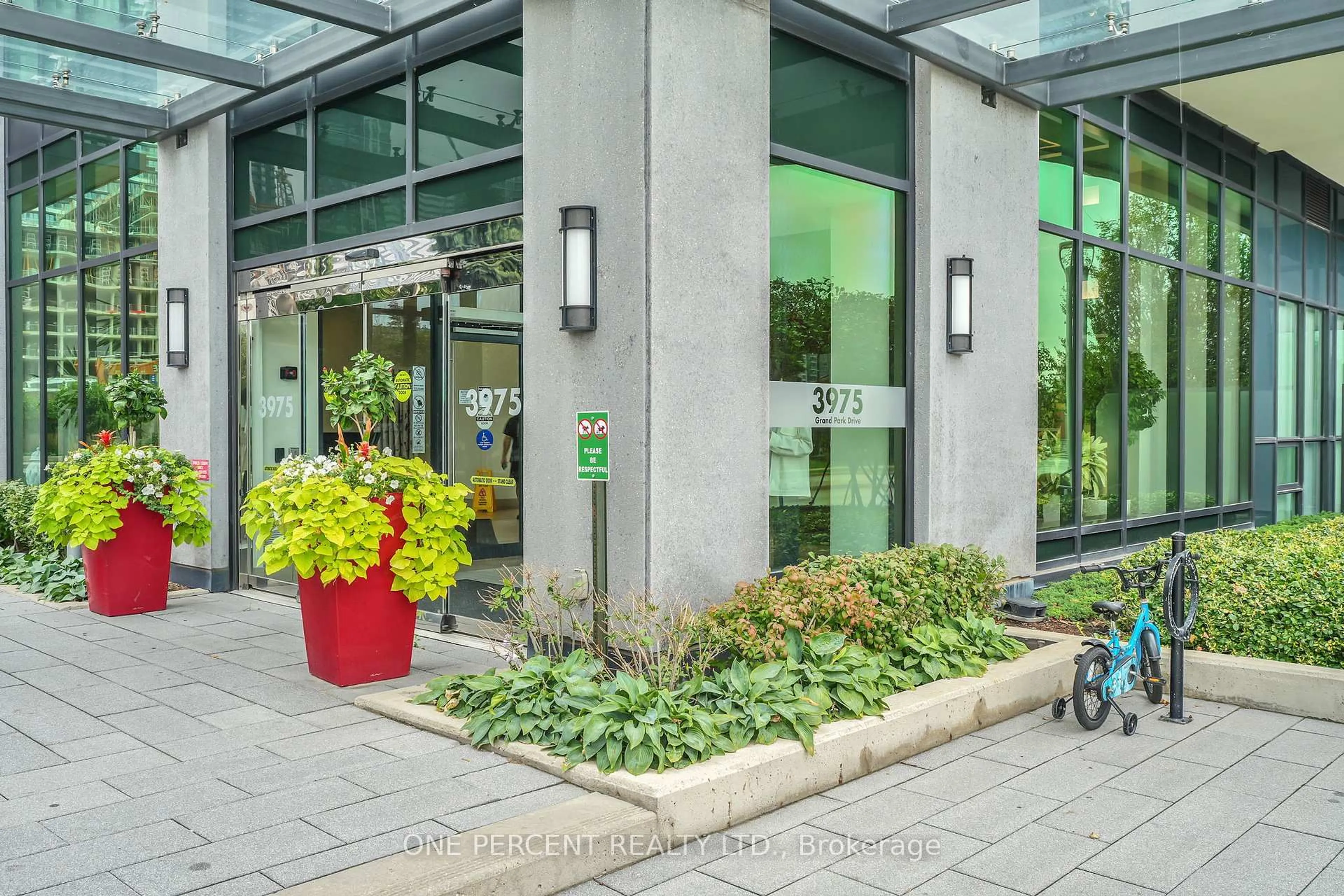 Indoor foyer for 3975 Grand Park Dr #4806, Mississauga Ontario L5B 0K4