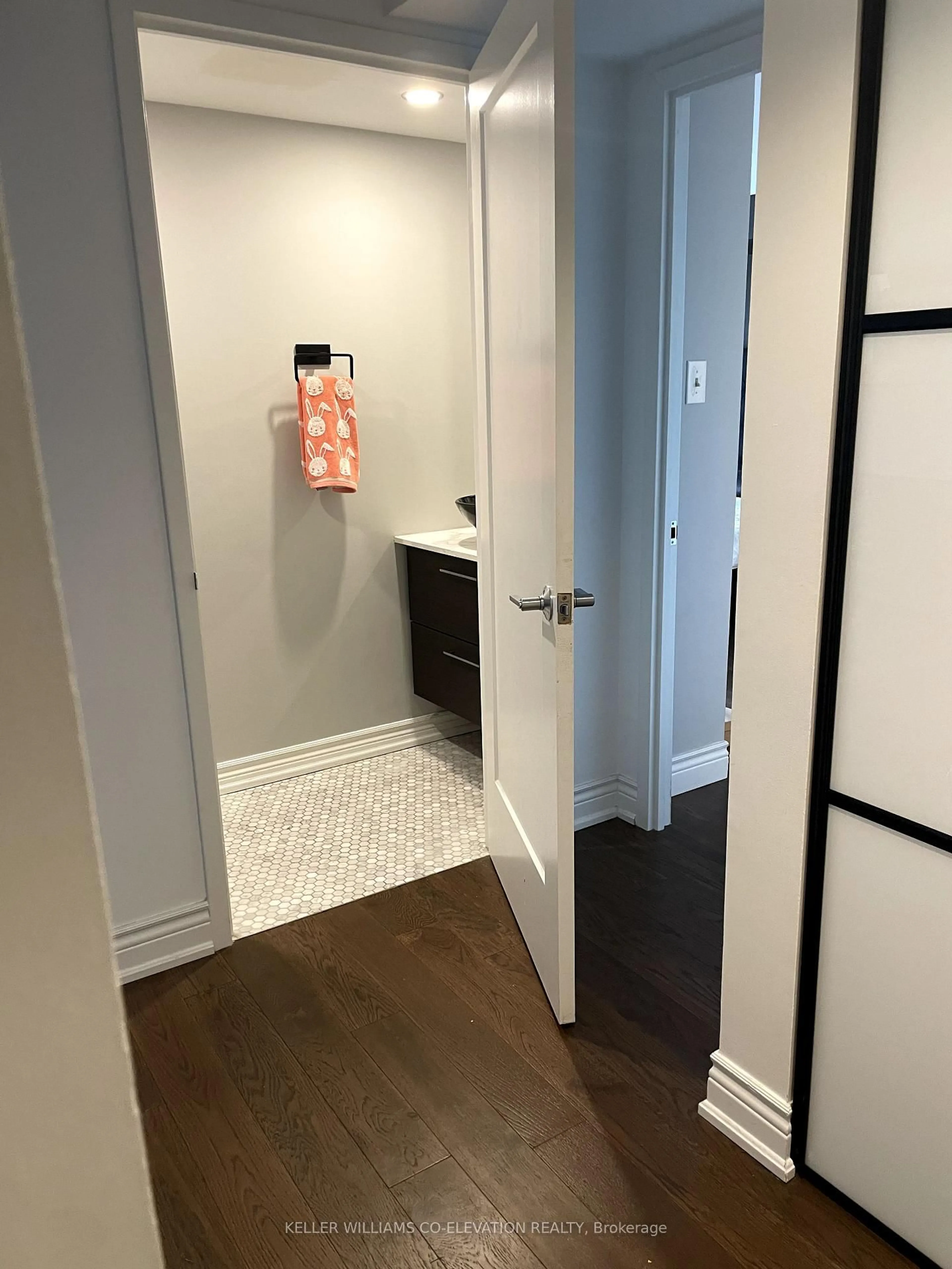Unknown for 2091 Hurontario St #707, Mississauga Ontario L5A 4E6