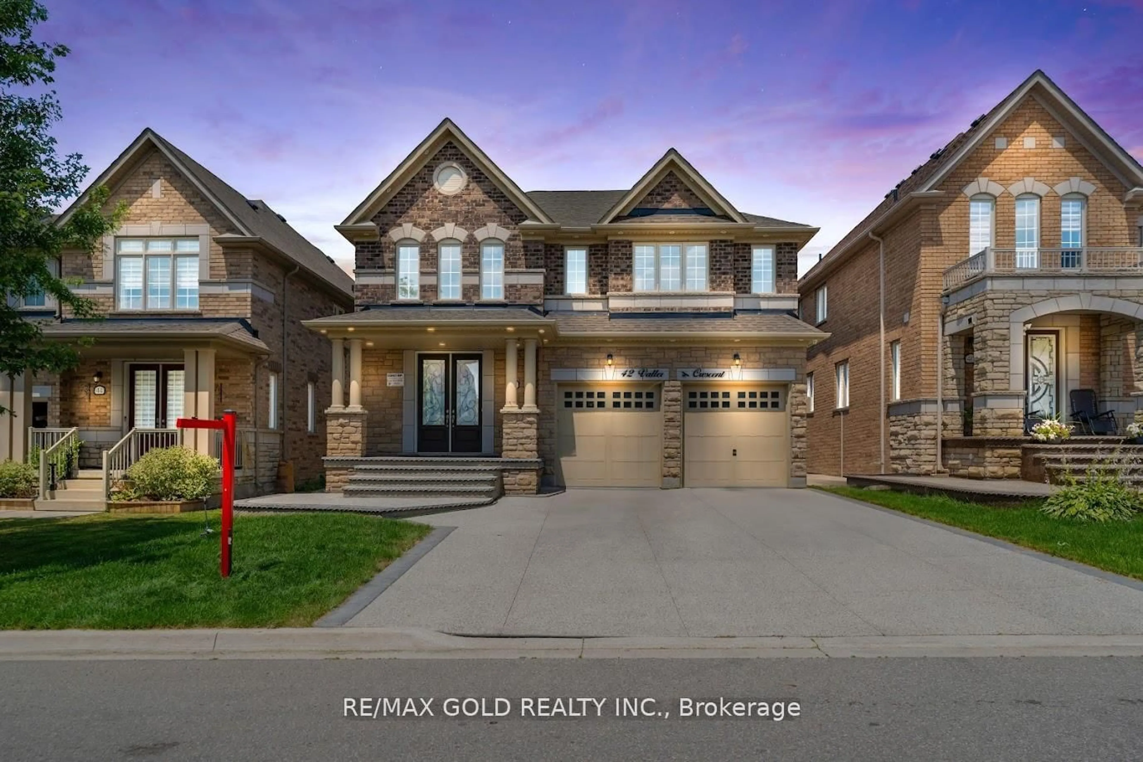 Home with brick exterior material, street for 42 Valleybrook Cres, Caledon Ontario L7C 4C5
