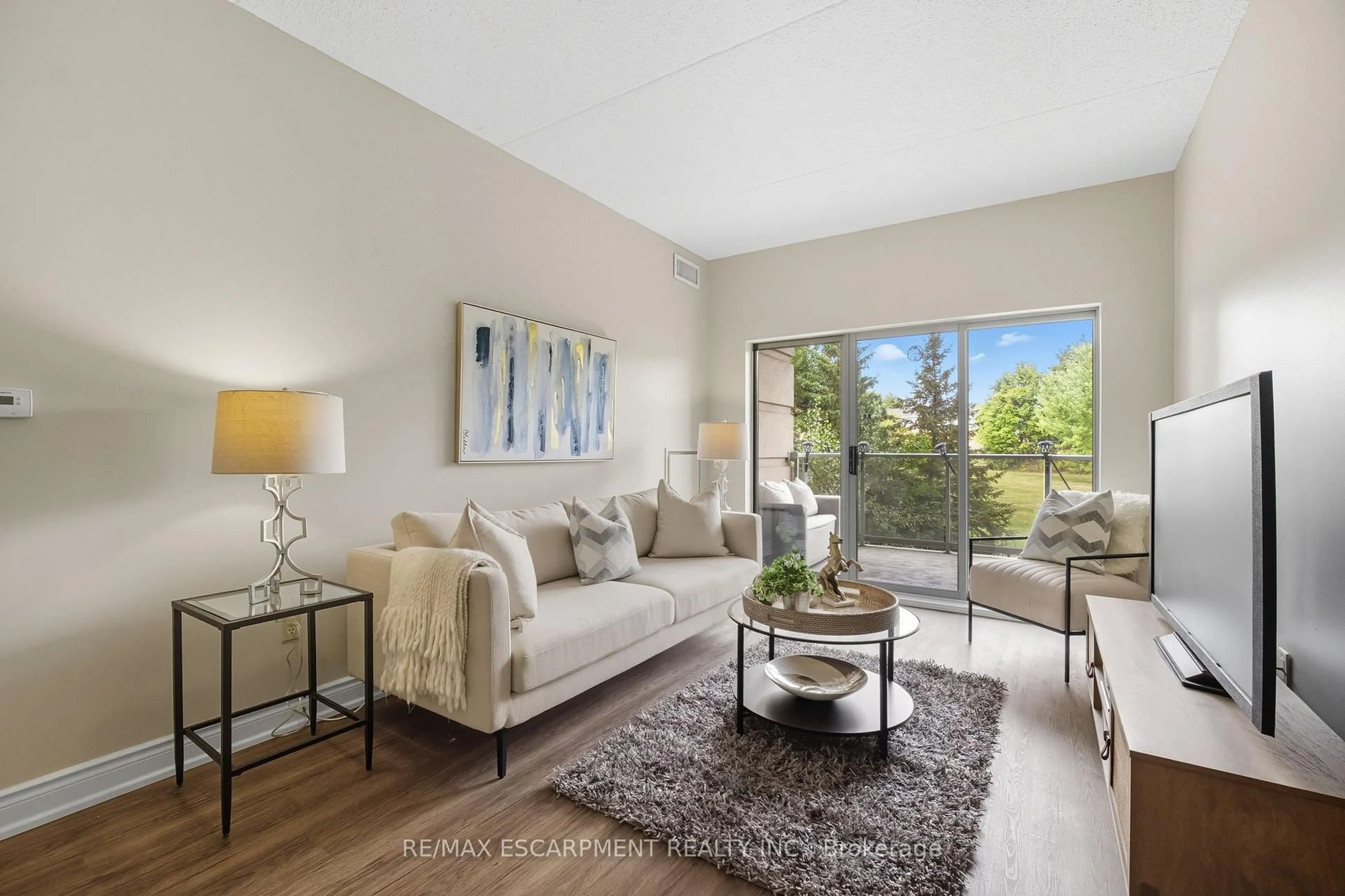 Living room with furniture, unknown for 2075 Amherst Heights Dr #215, Burlington Ontario L7P 5B8