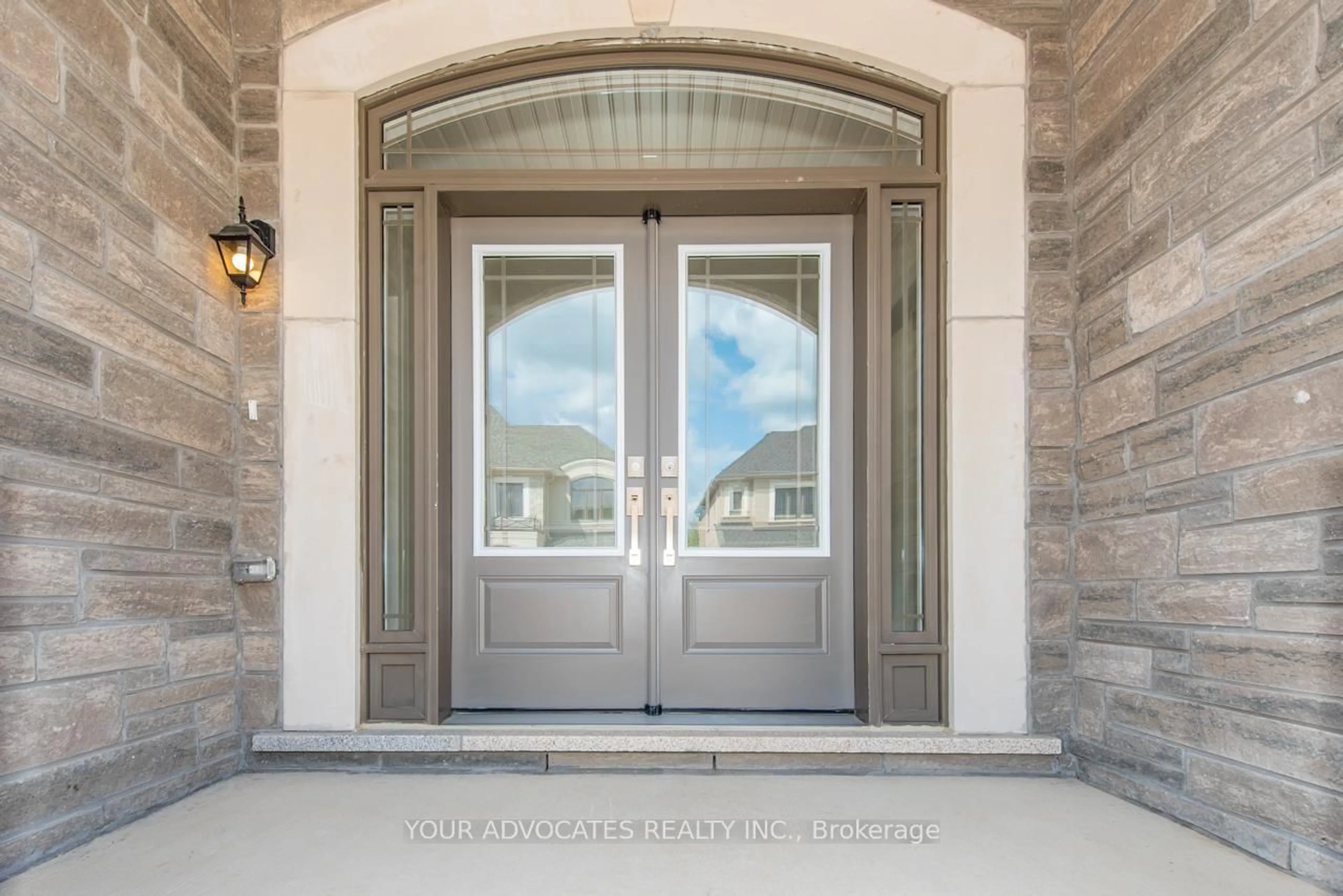 Indoor entryway for 117 James Walker Ave, Caledon Ontario L7C 4N1