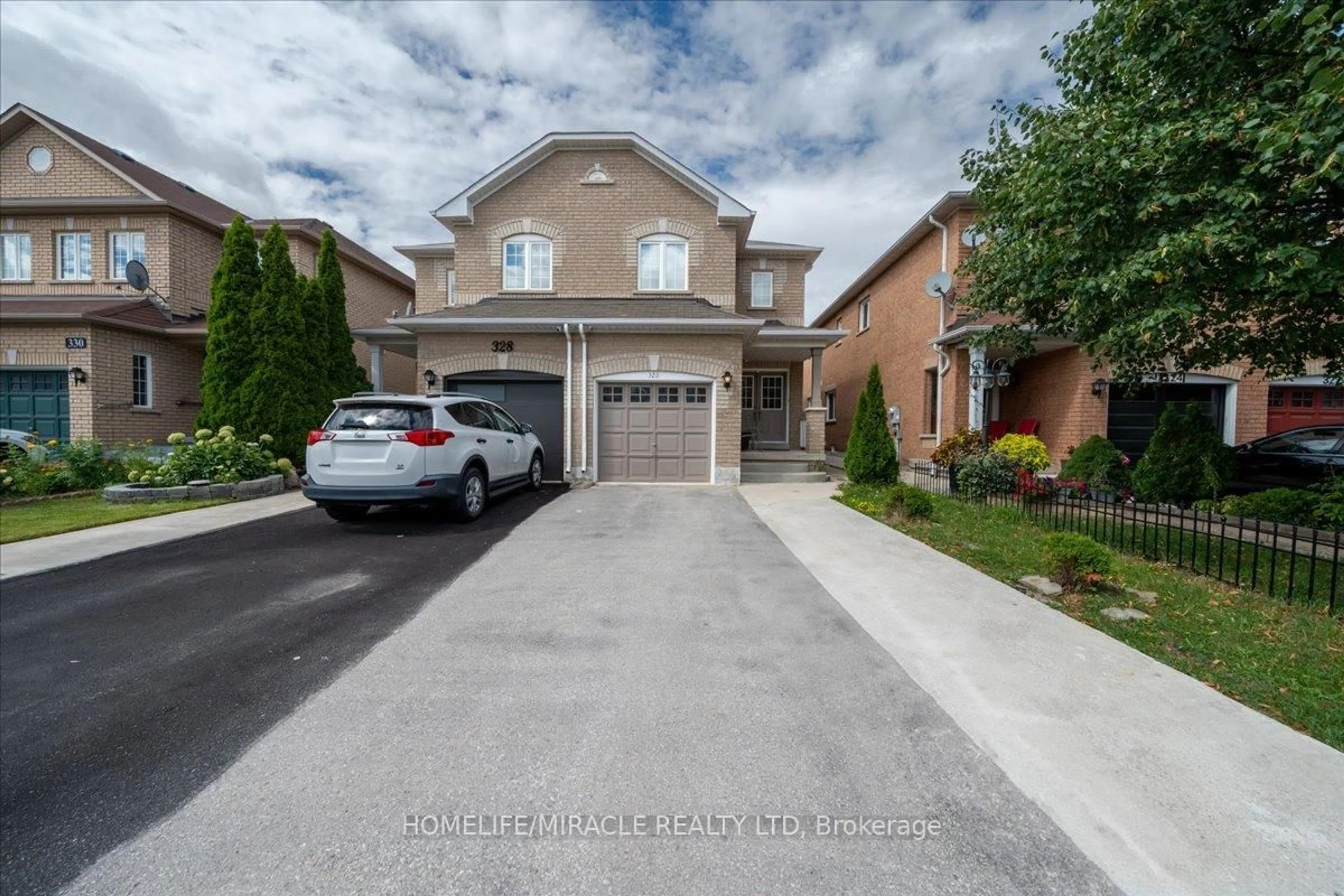 A pic from outside/outdoor area/front of a property/back of a property/a pic from drone, street for 326 Albright Rd, Brampton Ontario L6X 0H8