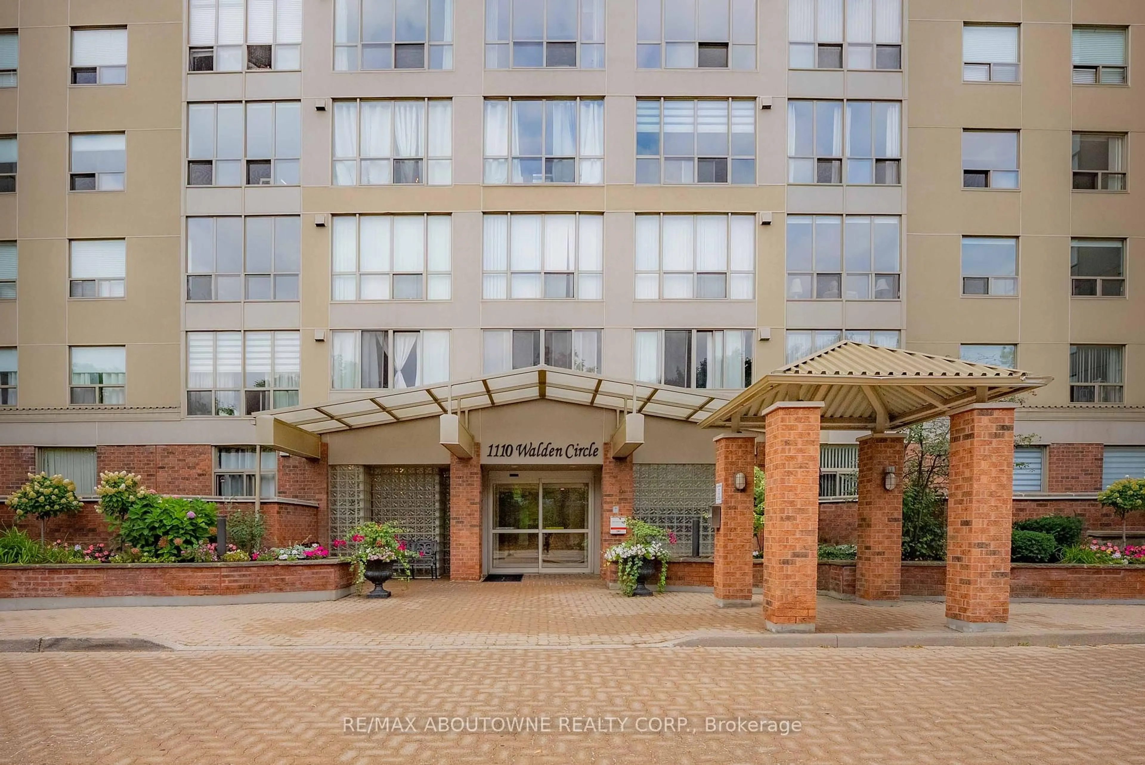 Patio, building for 1110 Walden Circ #903, Mississauga Ontario L5J 4R3