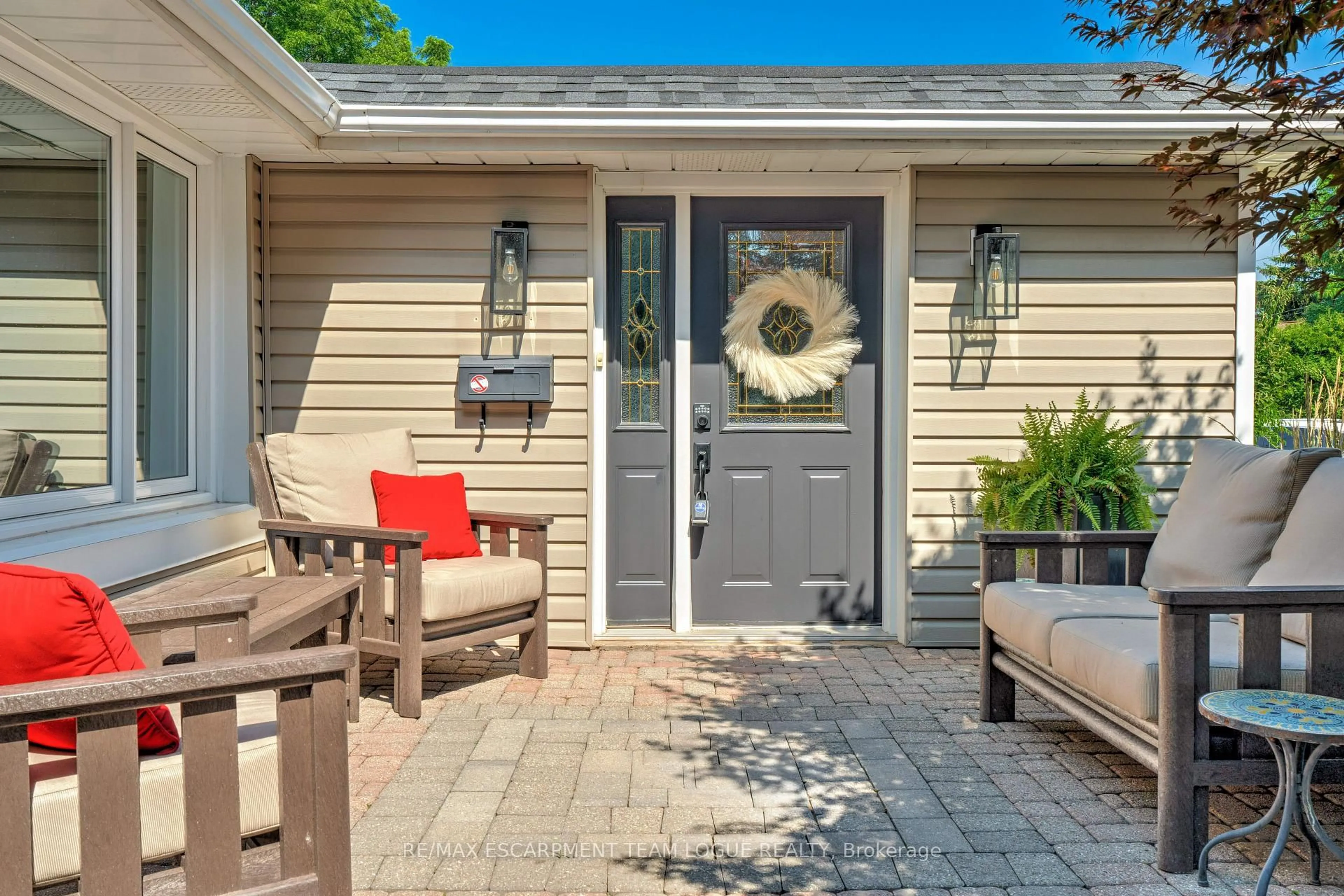 Patio, street for 258 Gardenview Dr, Burlington Ontario L7T 1K4