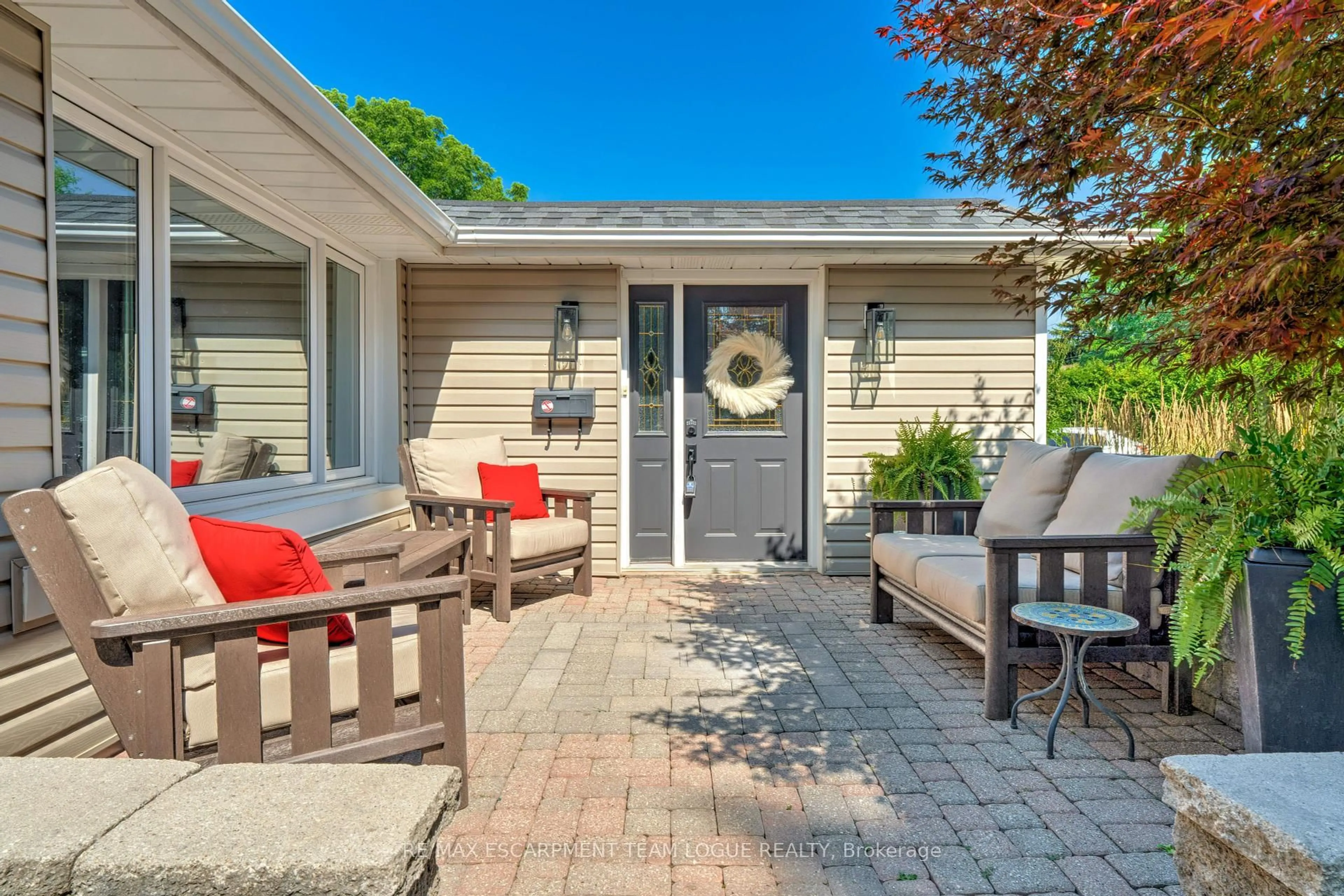 Patio, street for 258 Gardenview Dr, Burlington Ontario L7T 1K4