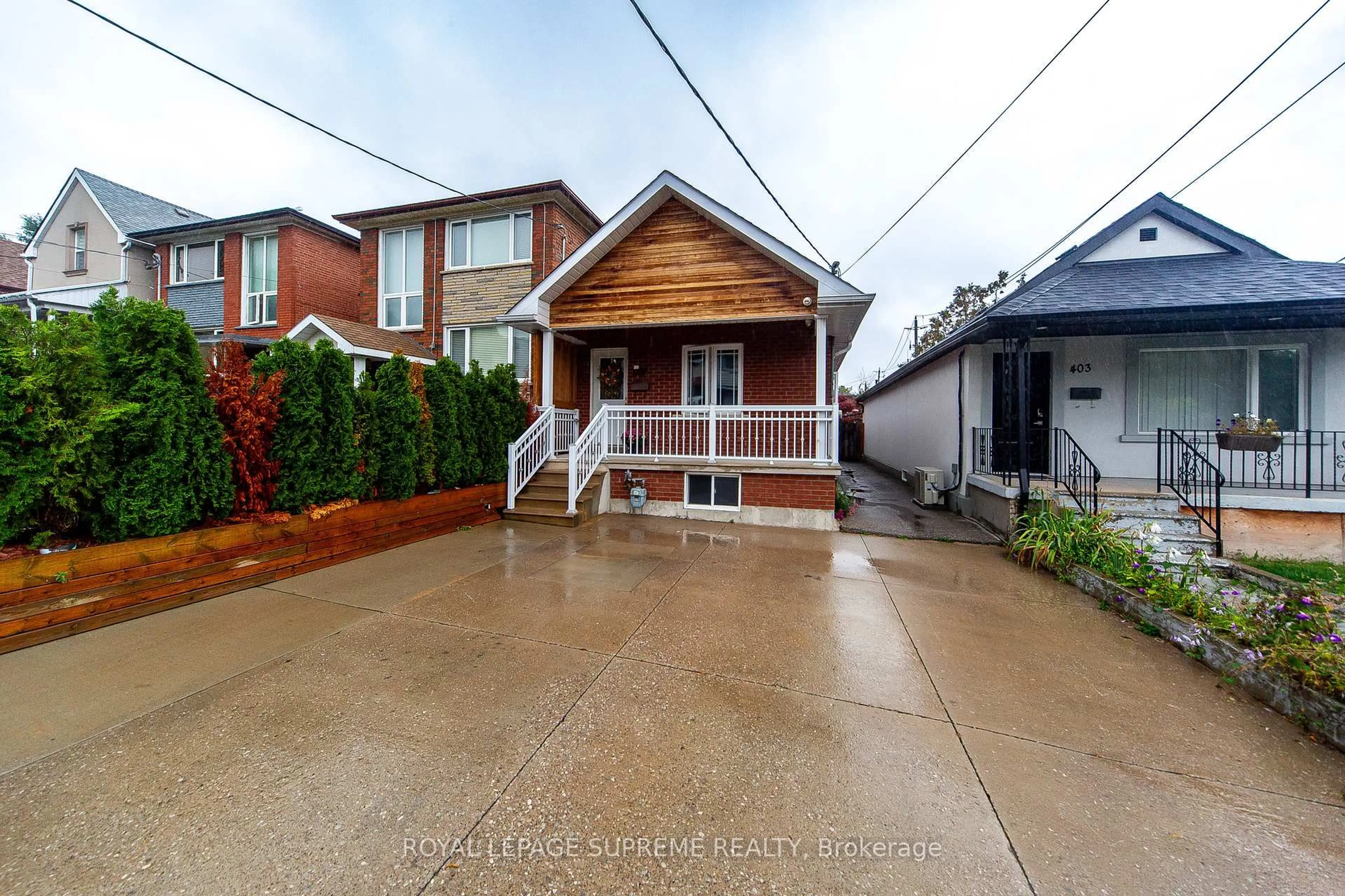 Patio, street for 405 Gilbert Ave, Toronto Ontario M6E 4X2