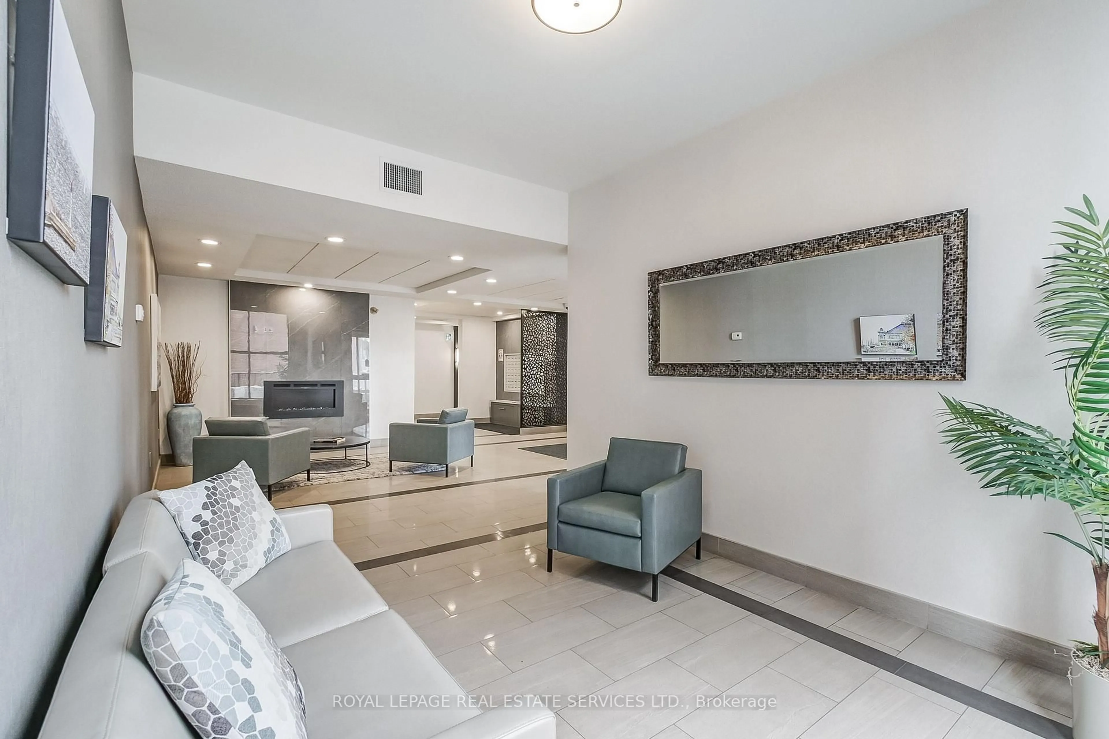 Living room with furniture, unknown for 102 Bronte Rd #308, Oakville Ontario L6L 6J5
