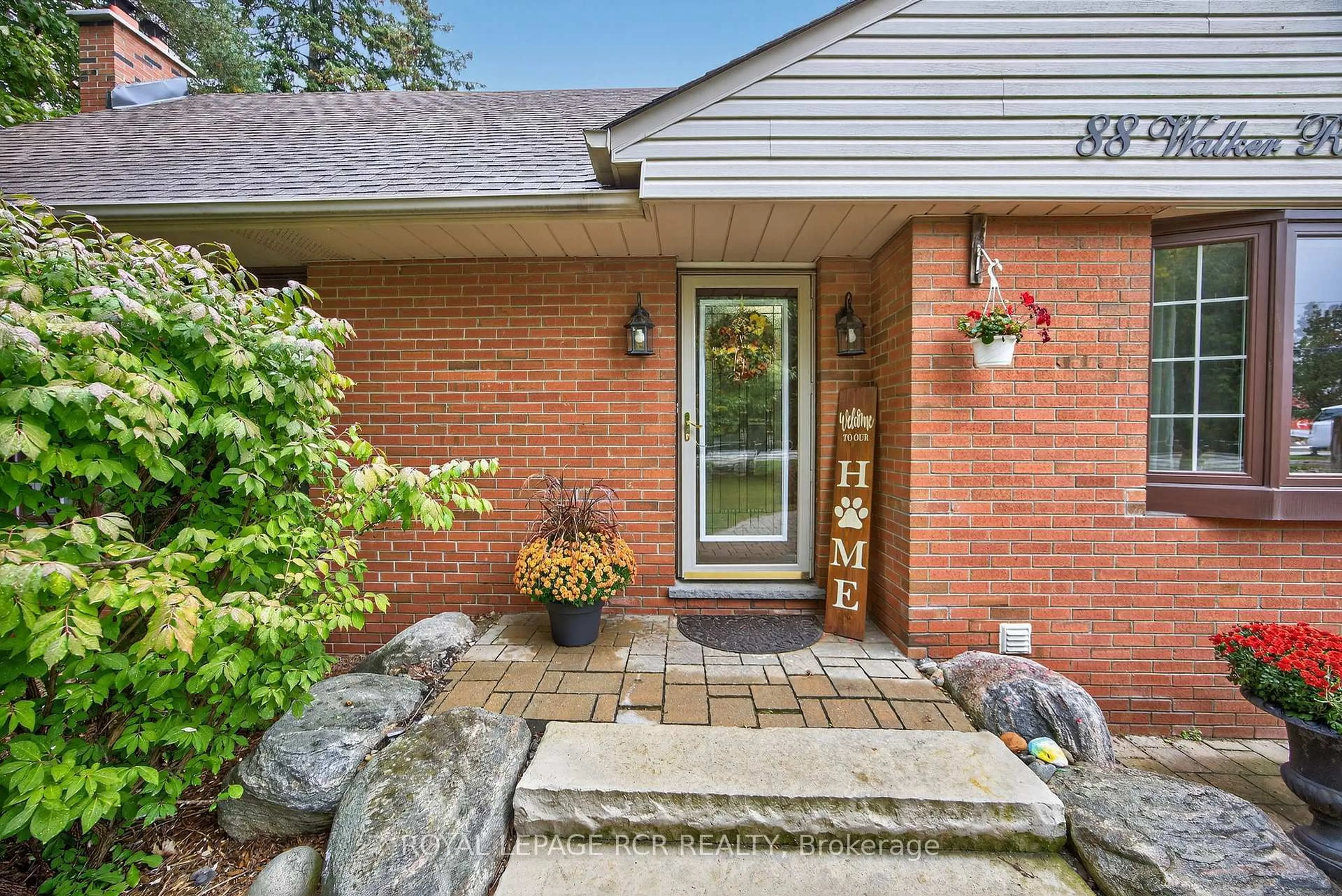 Home with brick exterior material, street for 88 Walker Rd, Caledon Ontario L7C 0G8