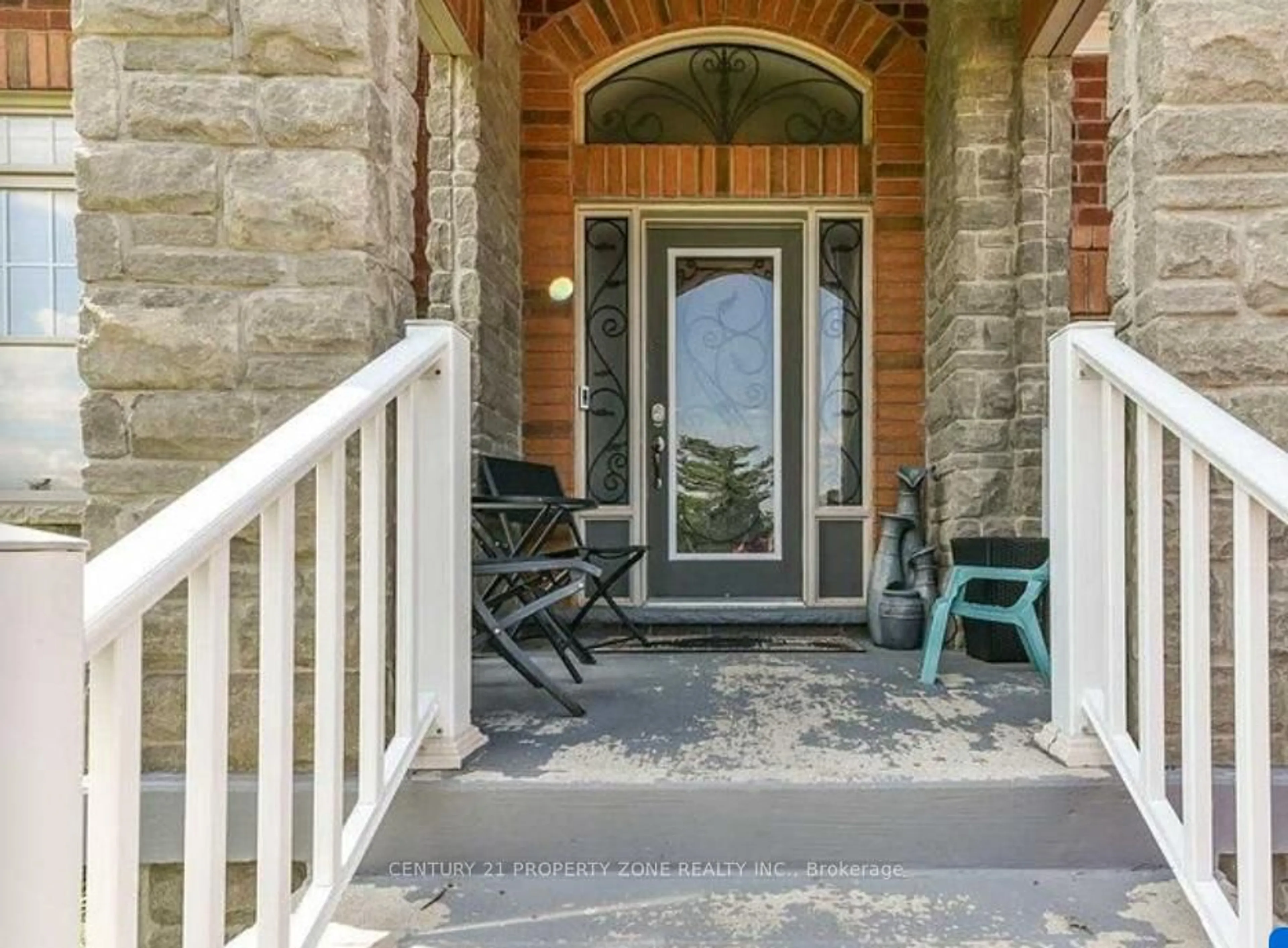 Indoor entryway for 12 Fort Williams Dr, Brampton Ontario L6X 0W5