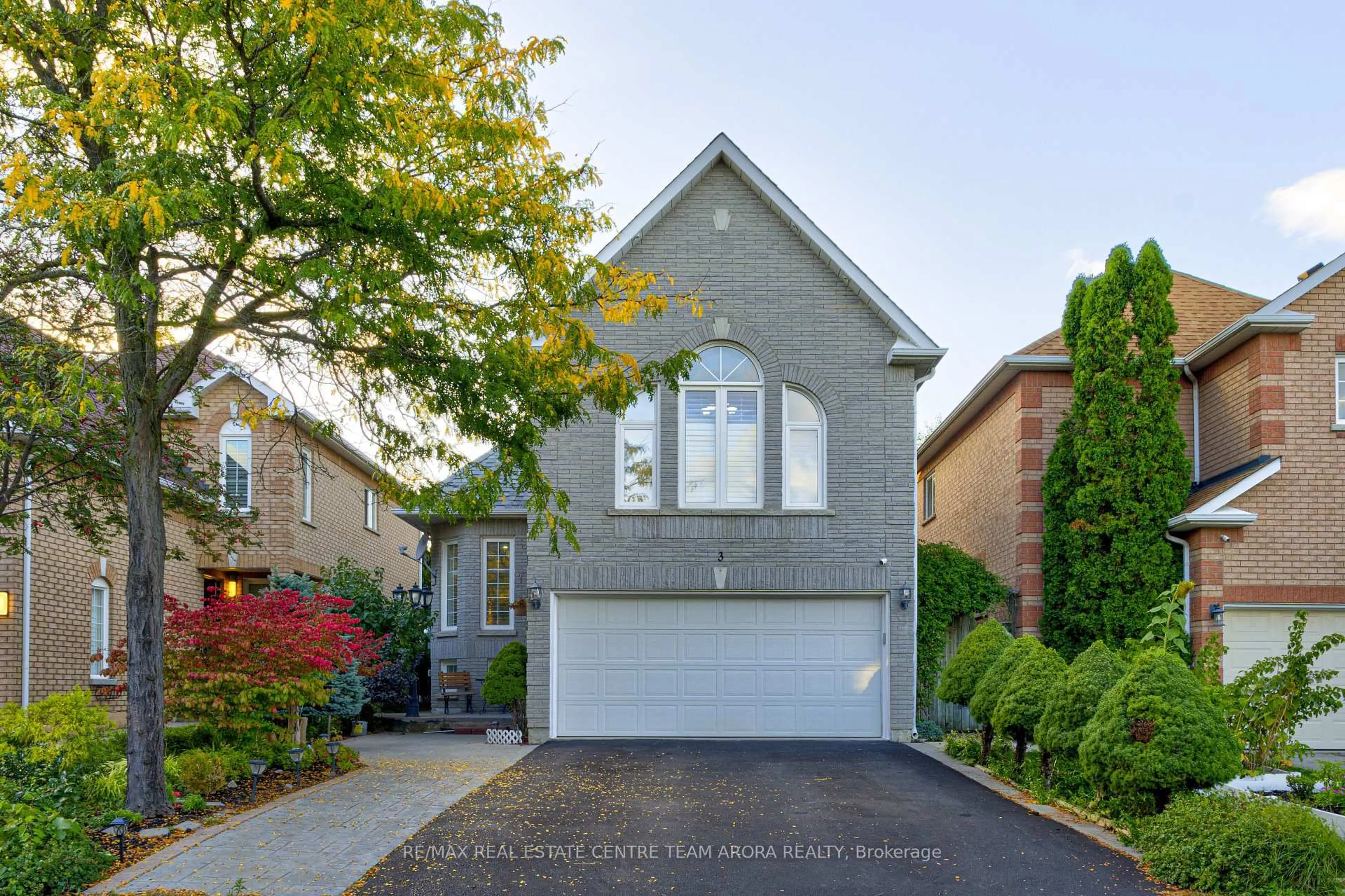 Home with brick exterior material, street for 3 Sweet Briar Lane, Brampton Ontario L6Z 4V3