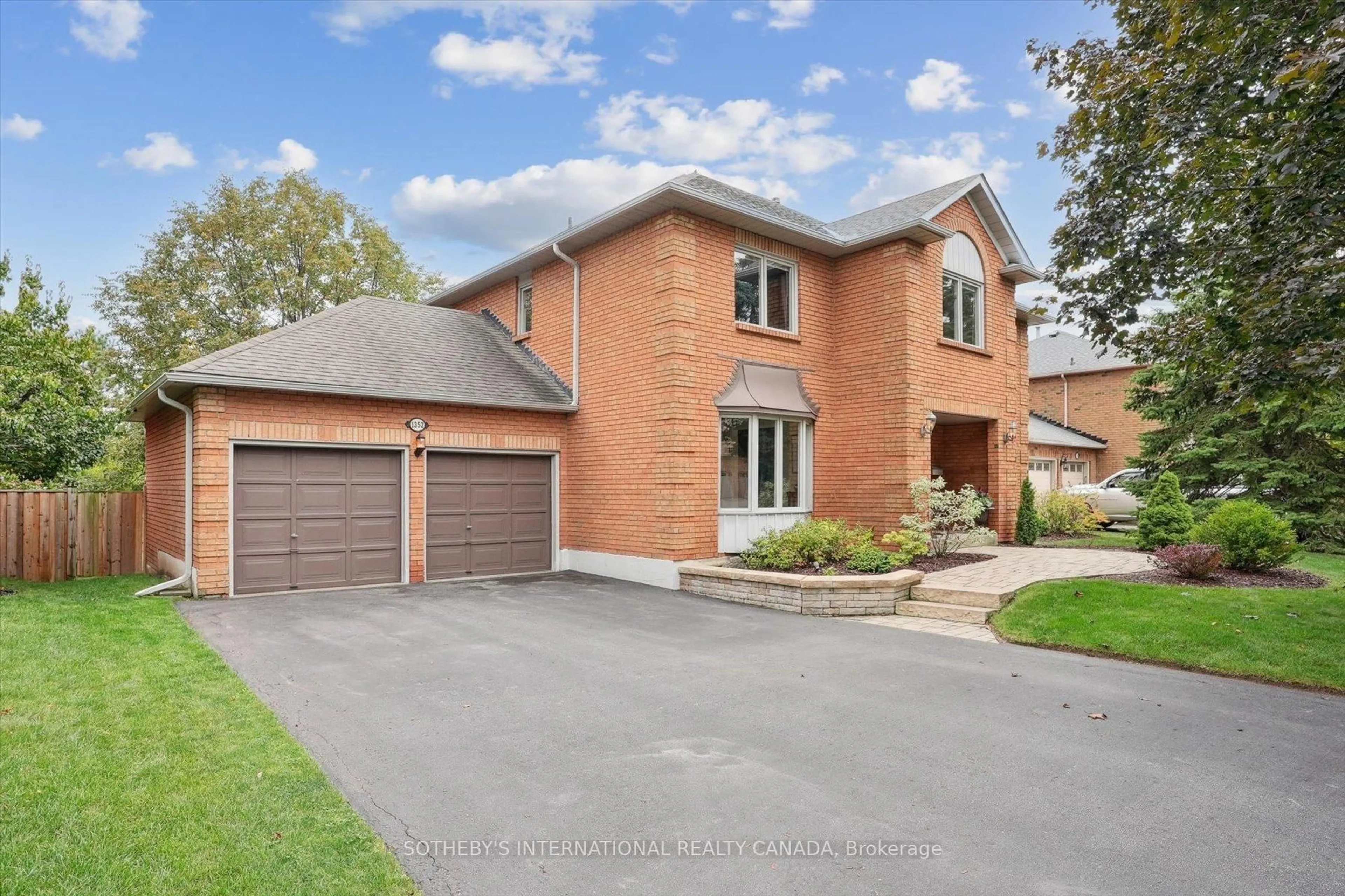 Home with brick exterior material, street for 1352 Winterberry Dr, Burlington Ontario L7P 4T8
