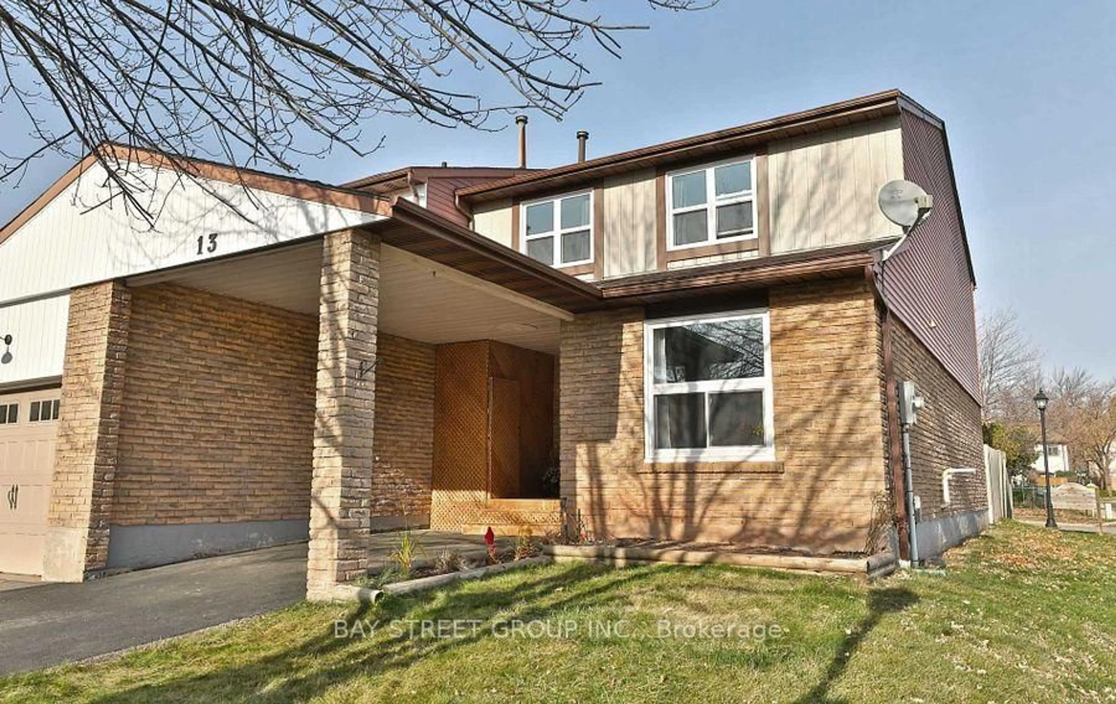 Home with brick exterior material, street for 1550 Grosvenor St ##13, Oakville Ontario L6H 2Z1