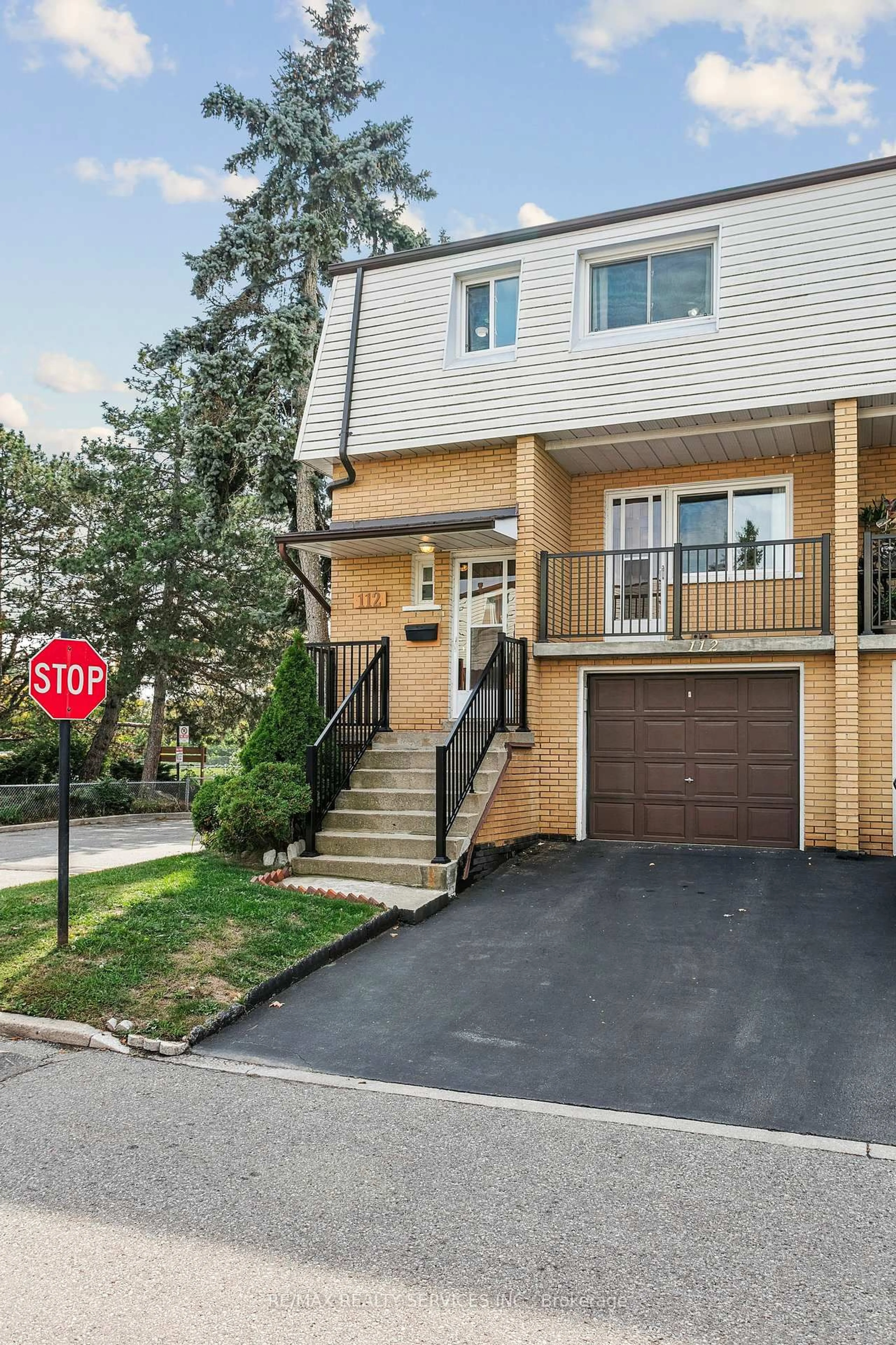 Unknown for 3175 Kirwin Ave #112, Mississauga Ontario L5A 3M4