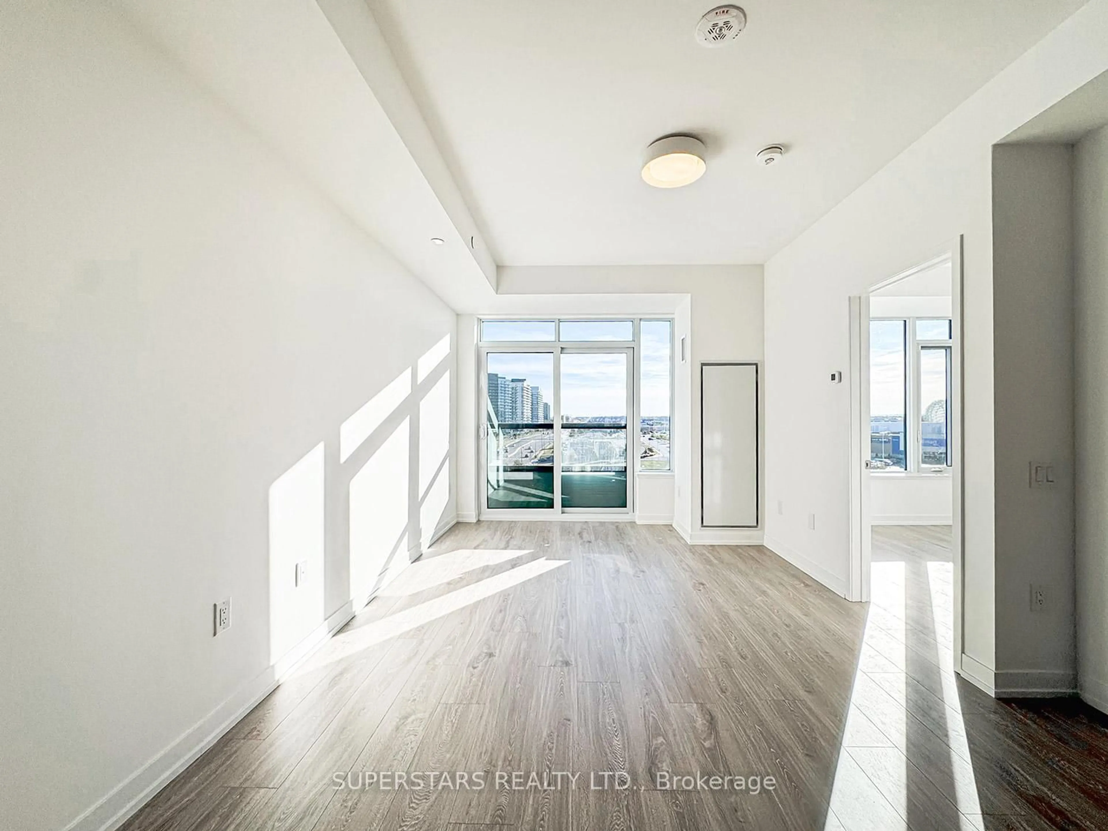 Indoor entryway for 2485 Eglinton Ave #920, Mississauga Ontario L5M 2T1