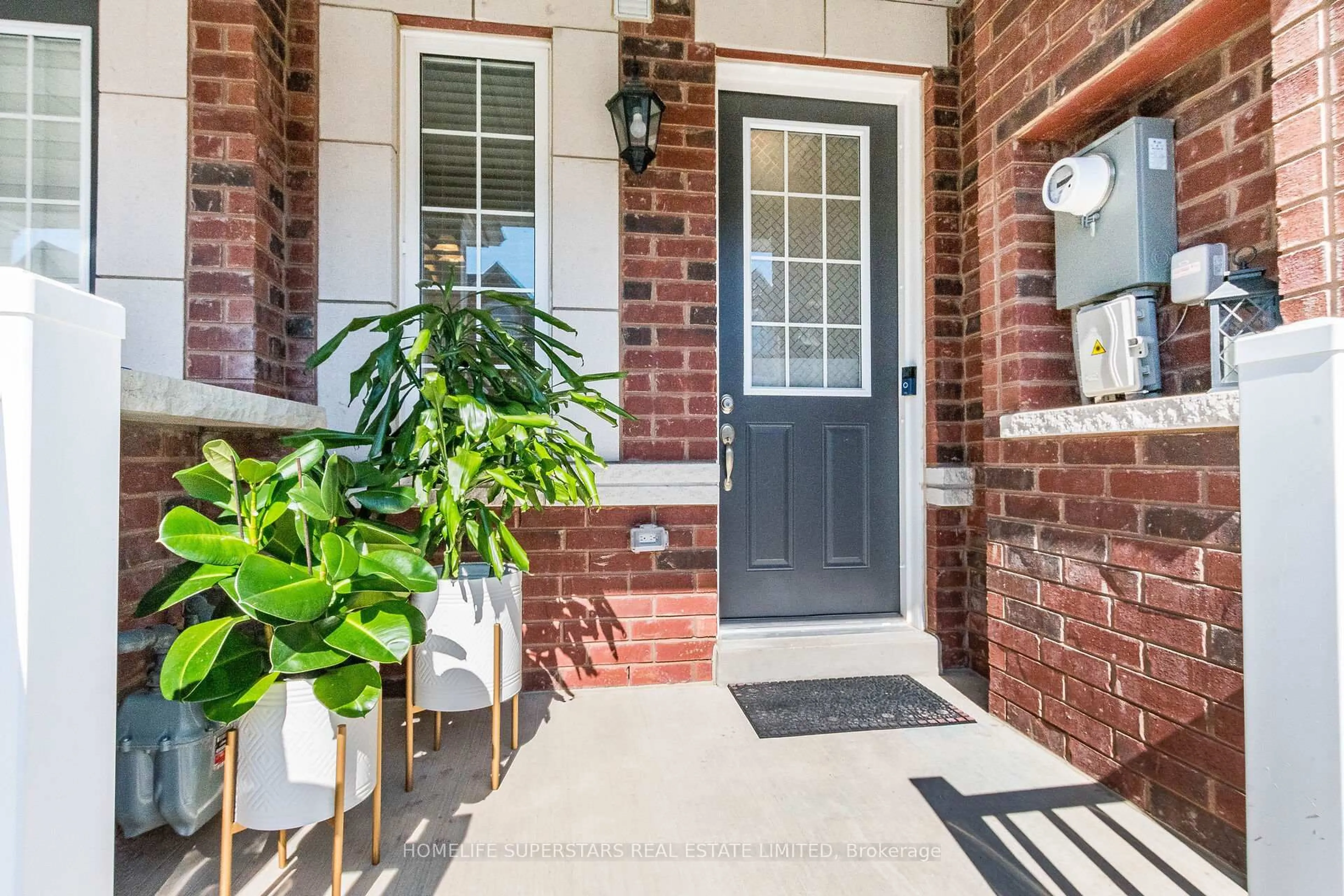 Indoor entryway for 42 Fresnel Rd, Brampton Ontario L7A 4Z3
