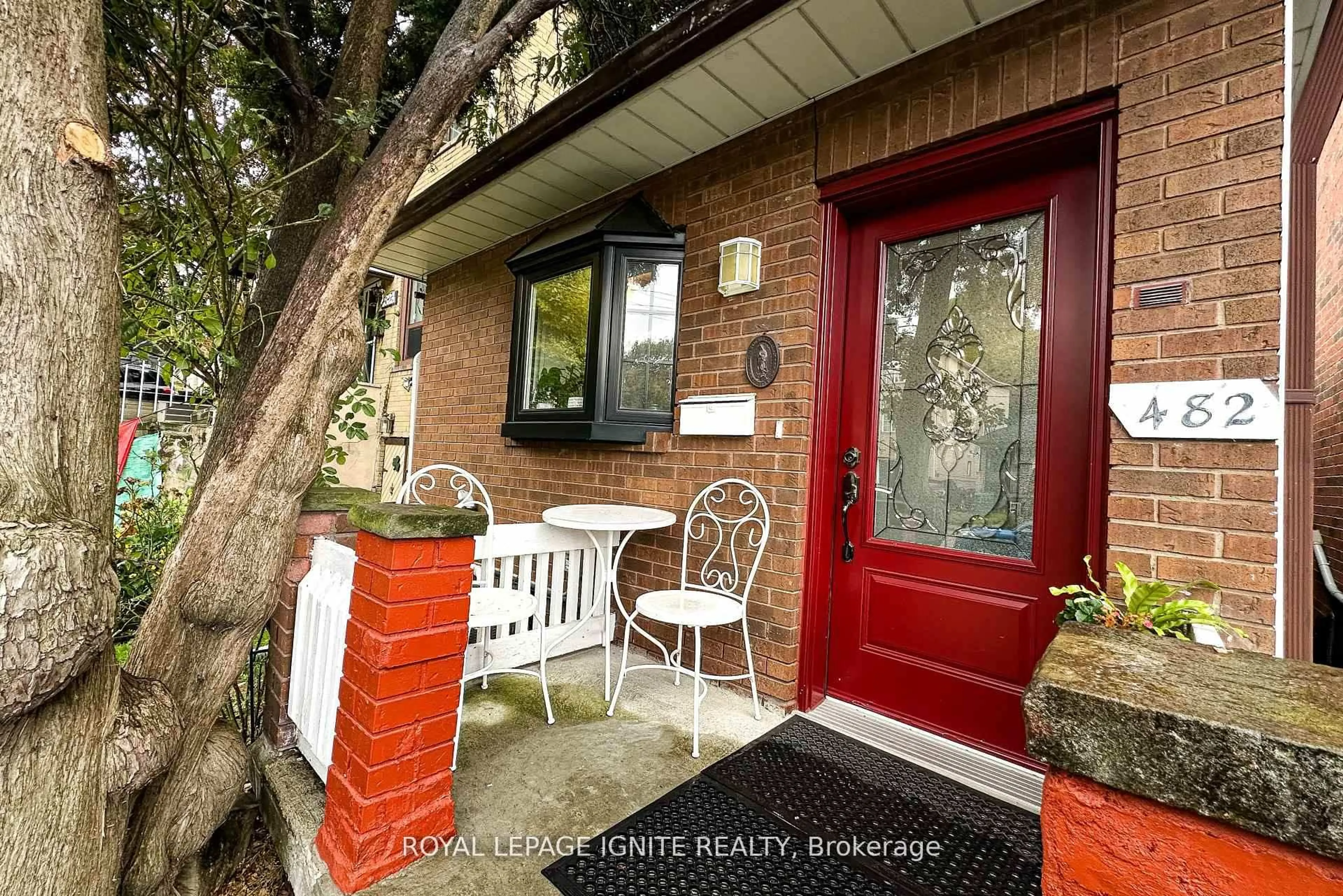 Indoor entryway for 482 Mcroberts Ave, Toronto Ontario M6E 4R4