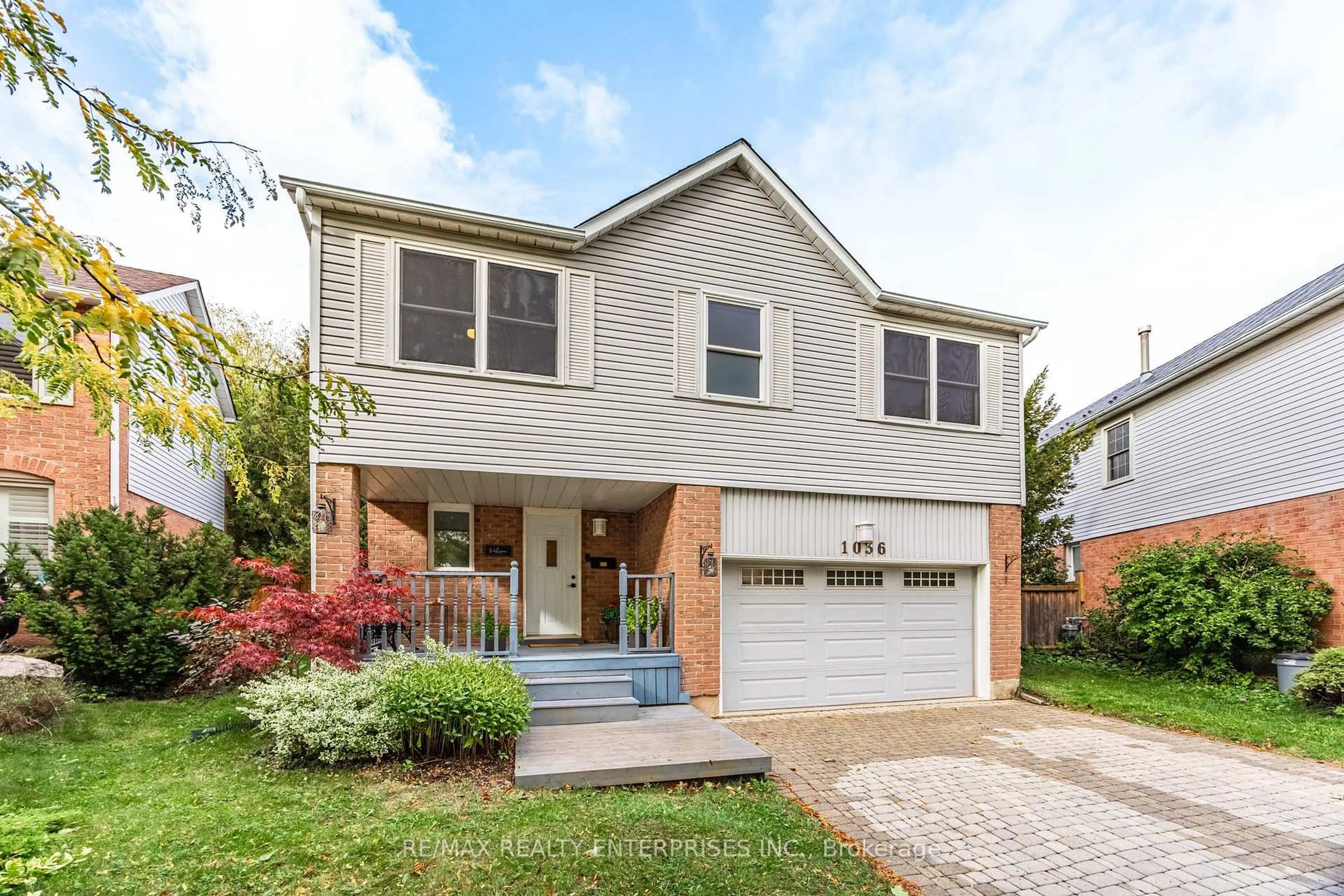 Home with vinyl exterior material, street for 1036 Bridlewood Tr, Oakville Ontario L6M 2K5