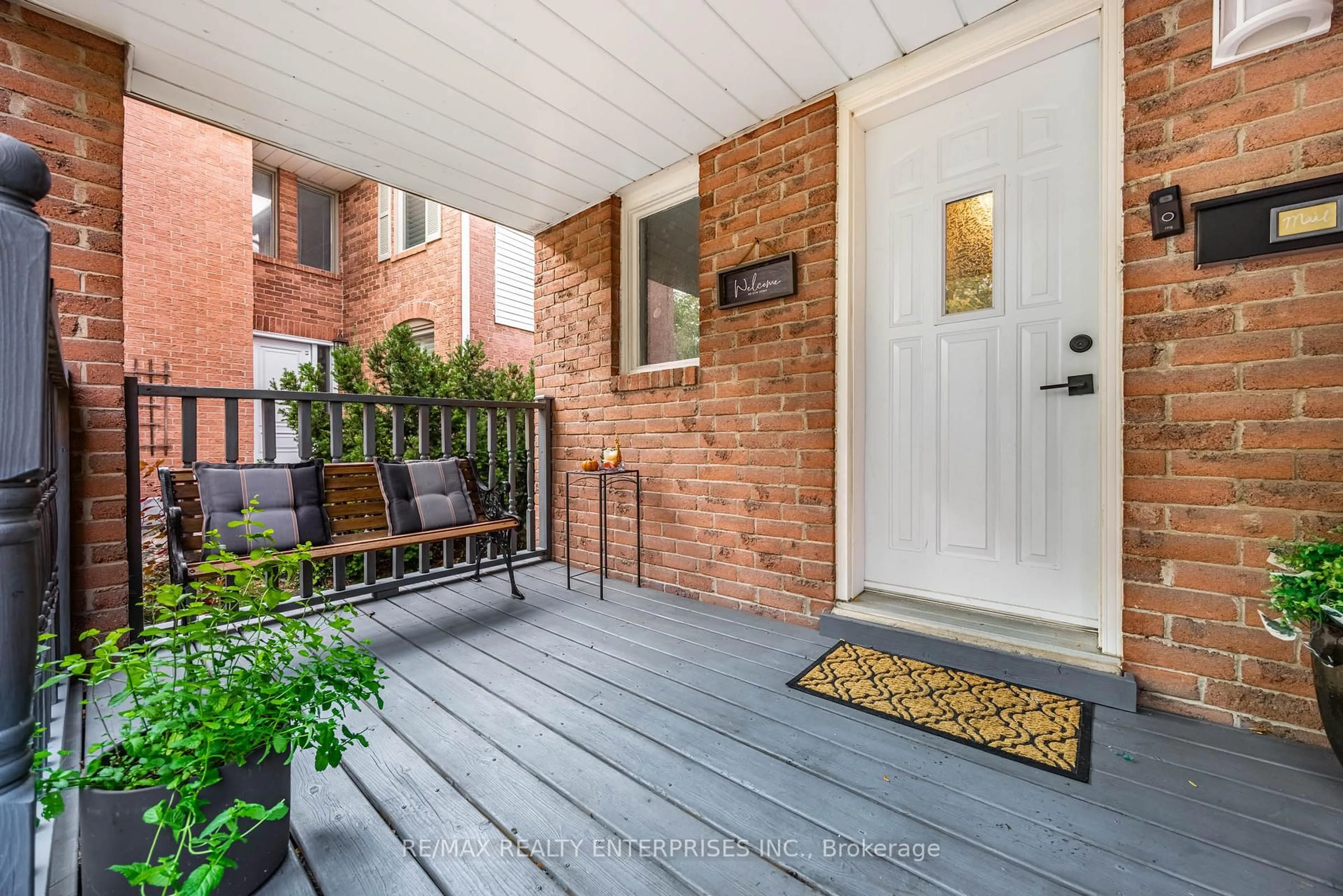 Indoor entryway for 1036 Bridlewood Tr, Oakville Ontario L6M 2K5
