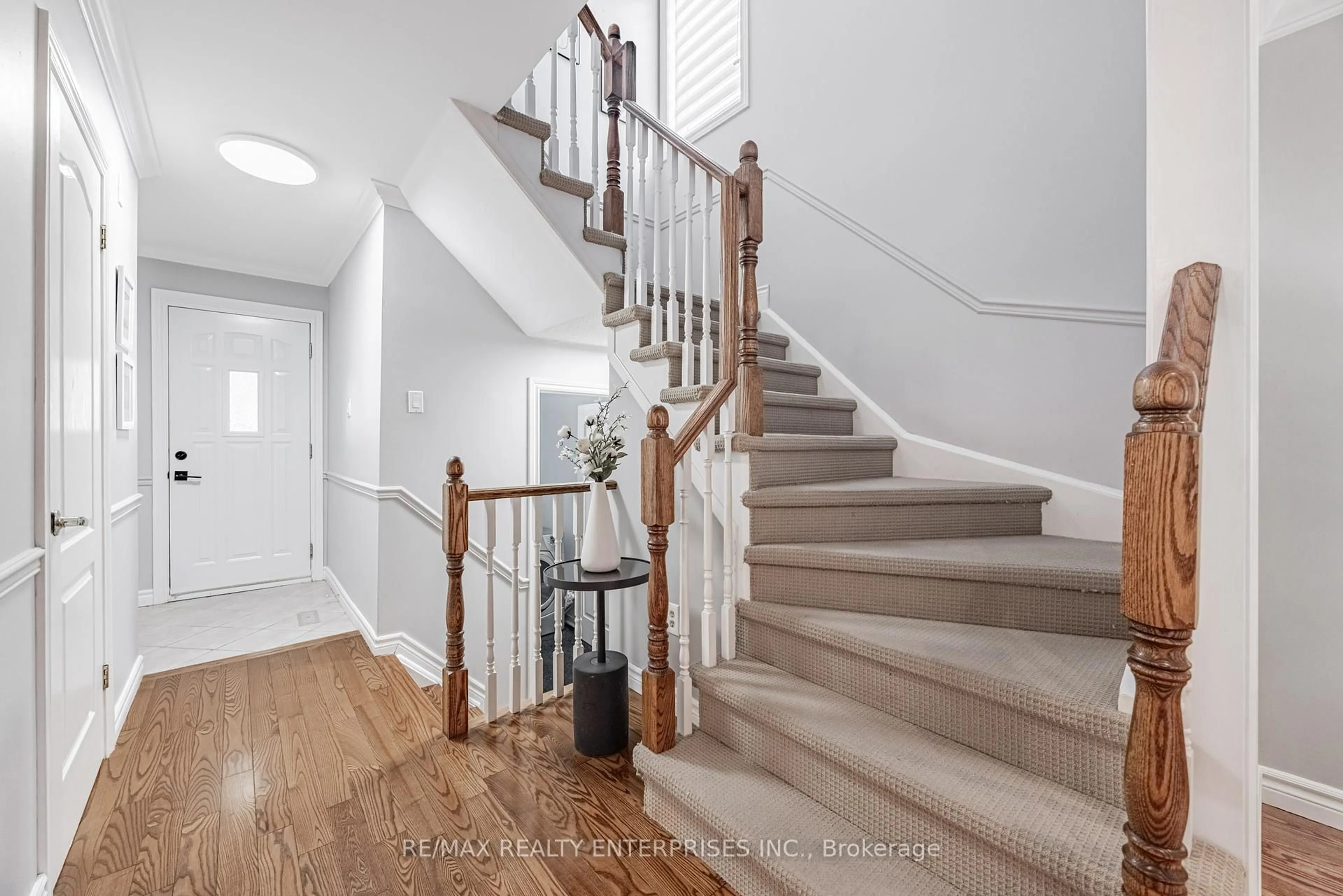 Stairs for 1036 Bridlewood Tr, Oakville Ontario L6M 2K5