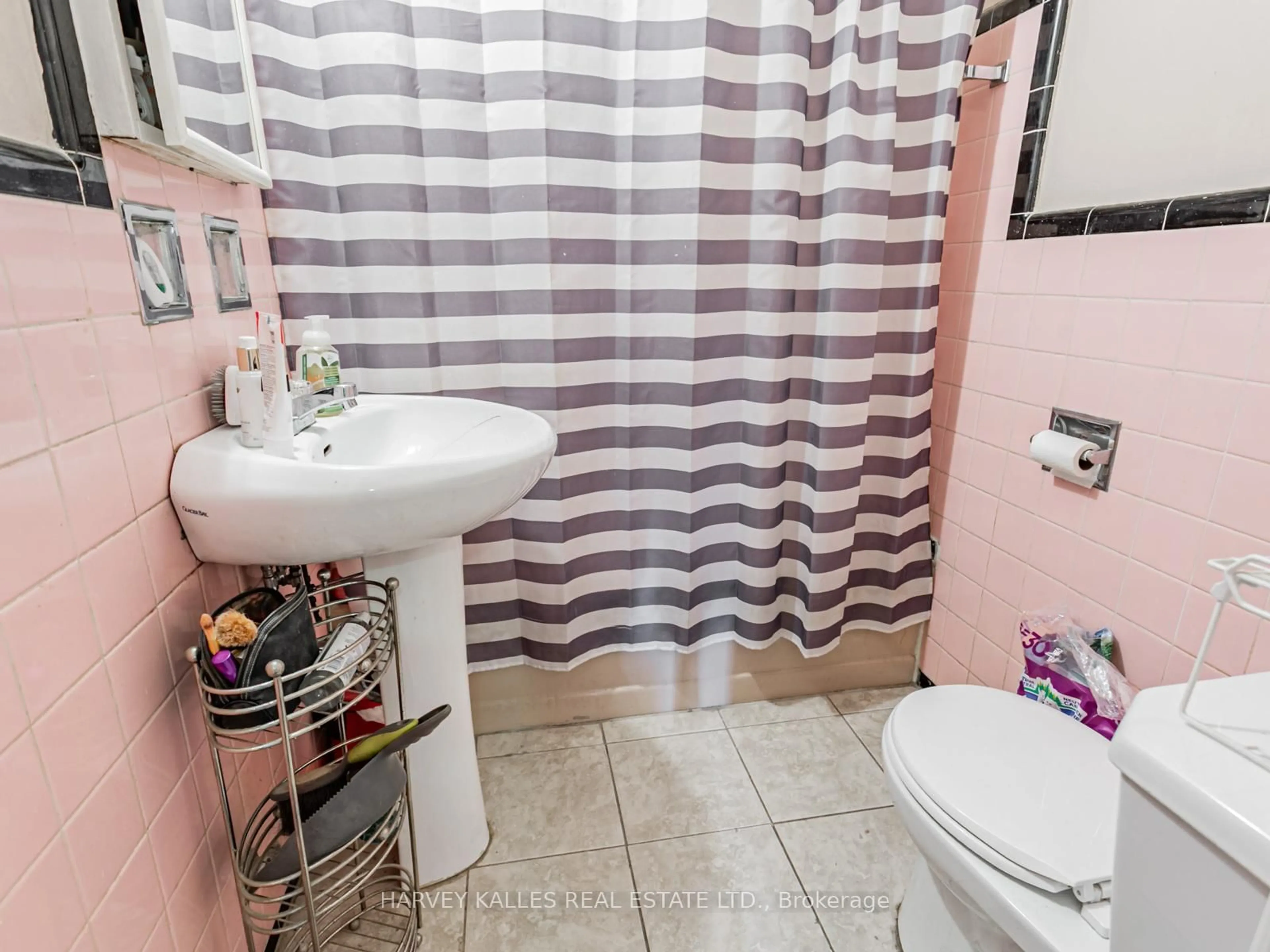 Standard bathroom, ceramic/tile floor for 25 Windermere Ave, Toronto Ontario M6S 3J3