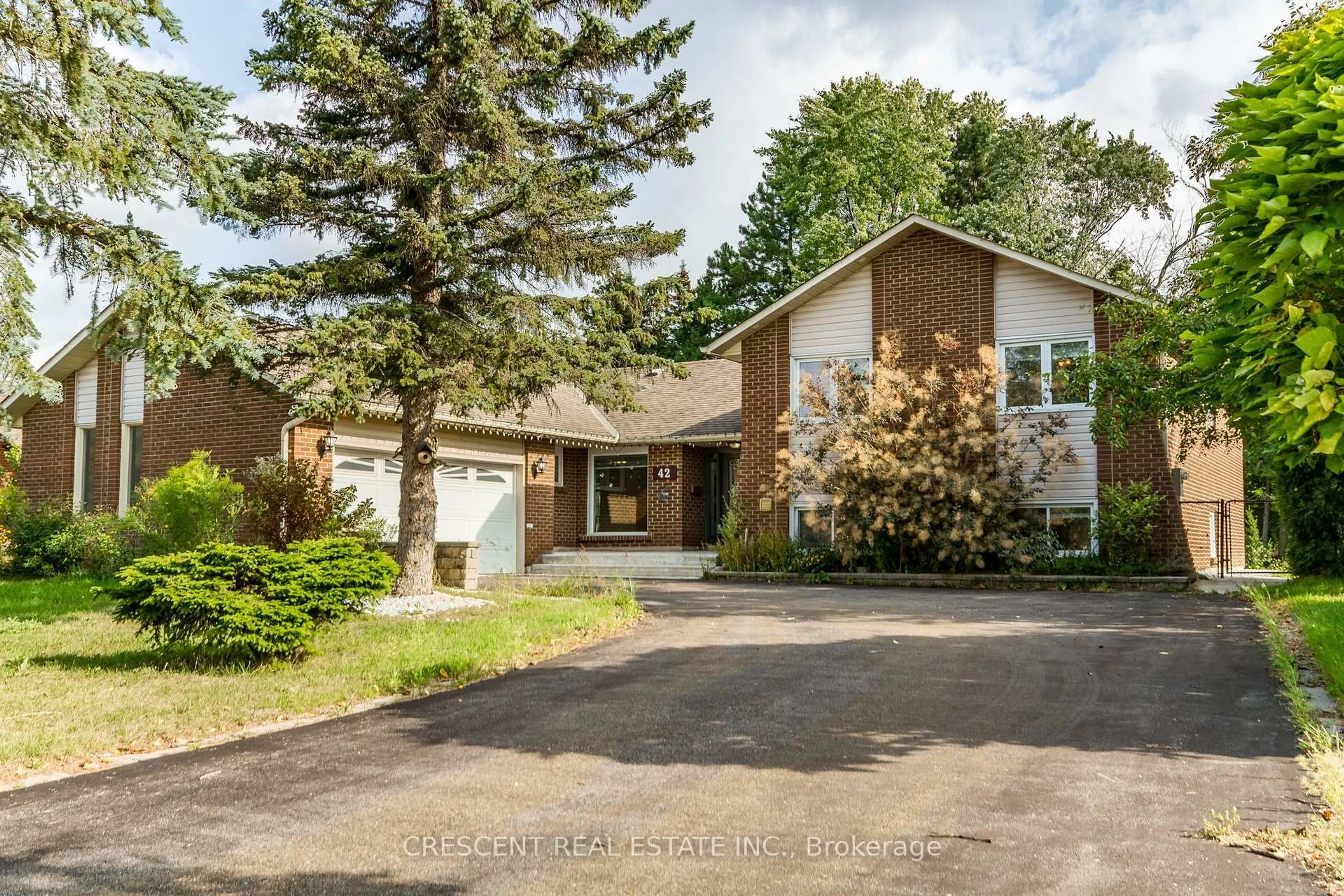 Home with brick exterior material, street for 42 Boreham Circ, Brampton Ontario L6Z 1T4